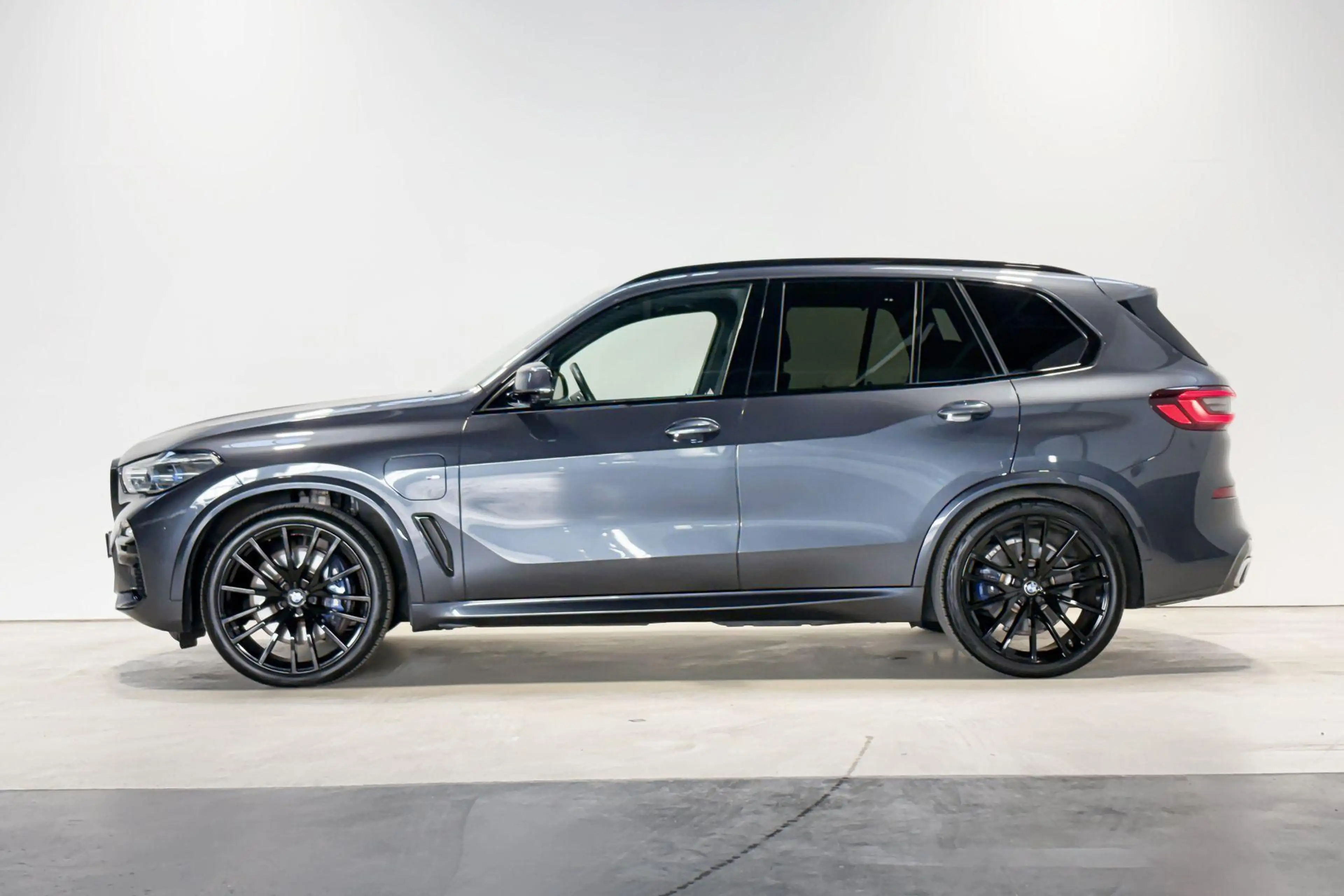 BMW X5 xDrive45e High Executive — photo 2