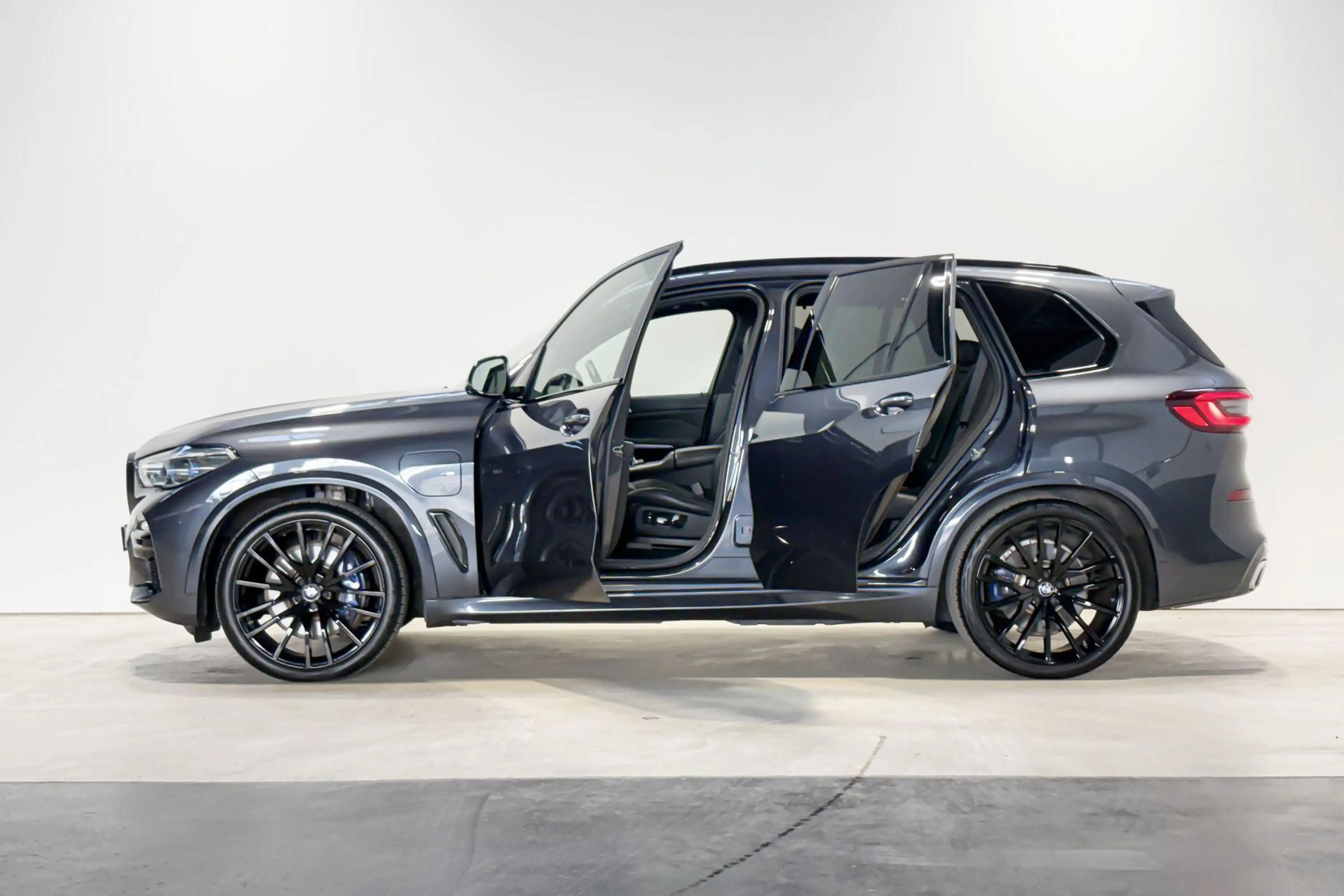 BMW X5 xDrive45e High Executive — photo 3