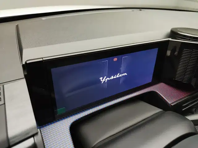 Lancia Ypsilon view 11
