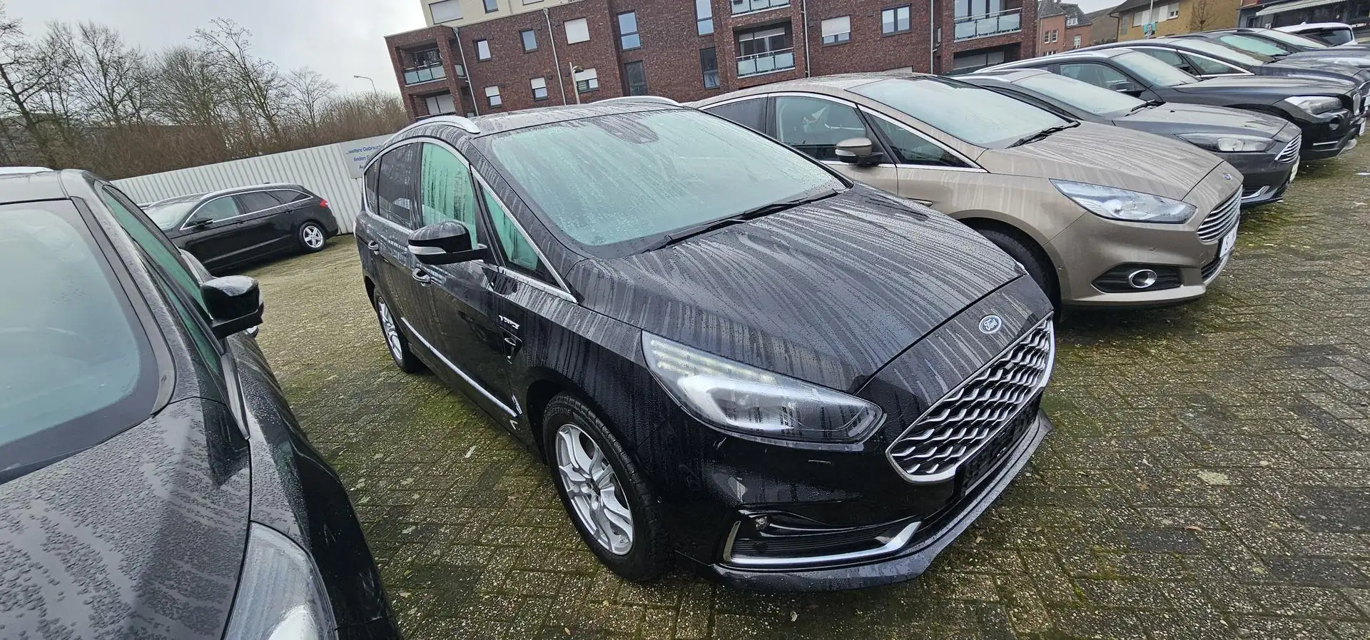 Ford S-Max 2.0 EcoBlue Aut. VIGNALE LED ACC AHK 140 kW (190 P Schwarz - 2