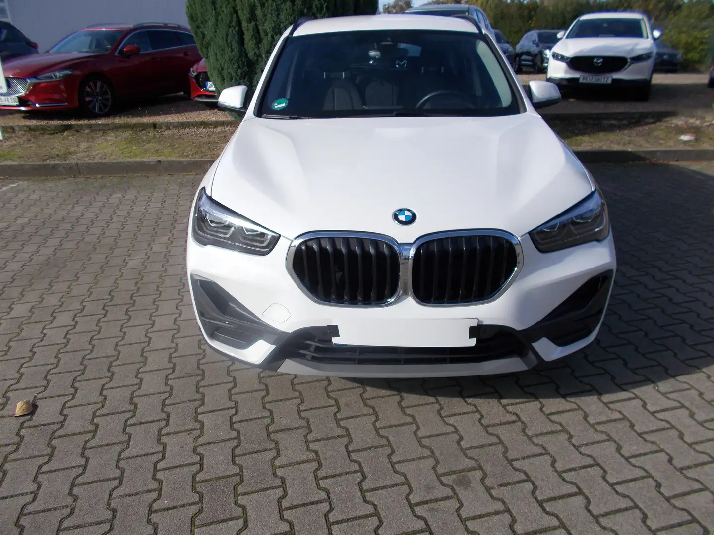 BMW X1 X1 sDrive18d Aut. Advantage Weiß - 2