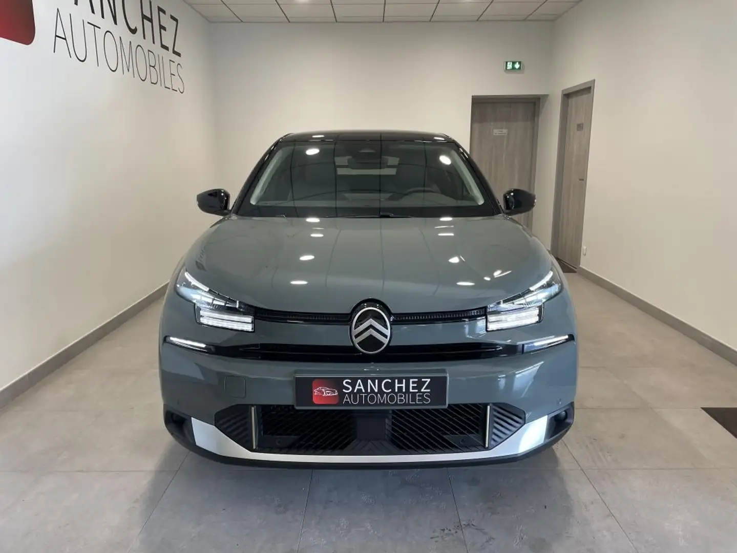 Citroen C4 III (2) 1.2 HYBRID 145 DCS6 MAX Vert - 2