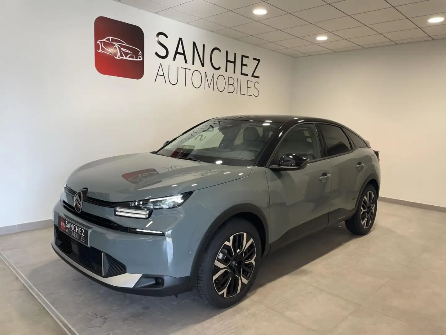 Citroen C4 III (2) 1.2 HYBRID 145 DCS6 MAX Vert - 1