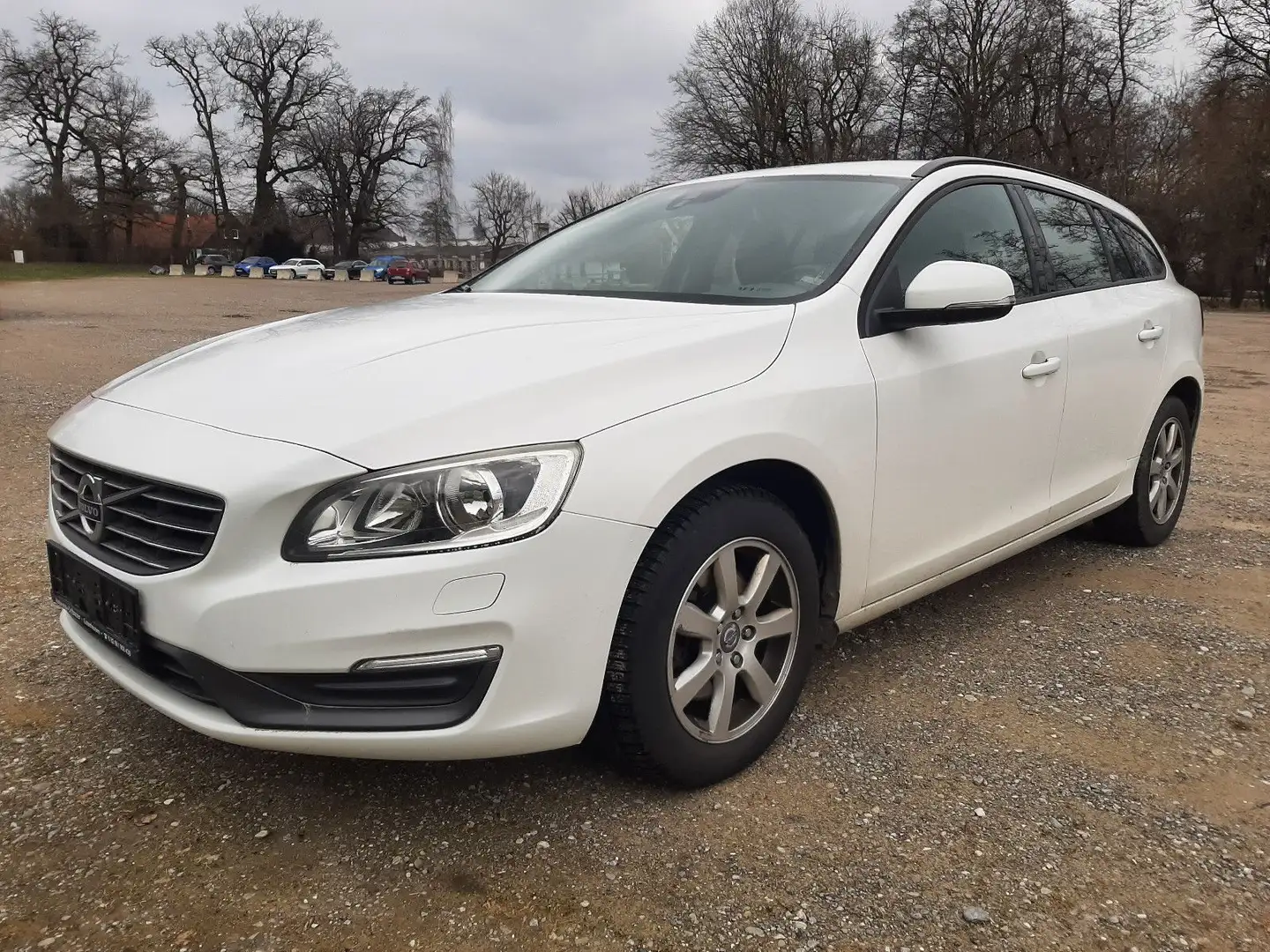 Volvo V60 Kombi 1.6 Klima SHZ Tempo AHK Standheizung Weiß - 1