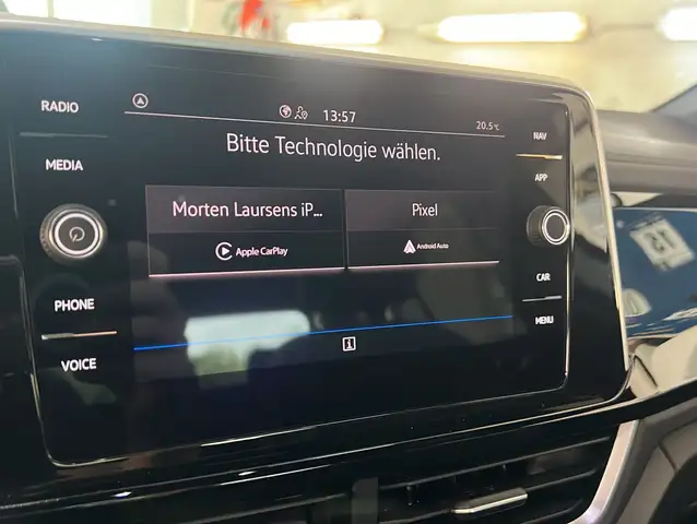 Volkswagen T-Roc view 9