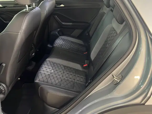 Volkswagen T-Roc view 16
