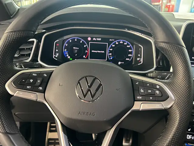 Volkswagen T-Roc view 6