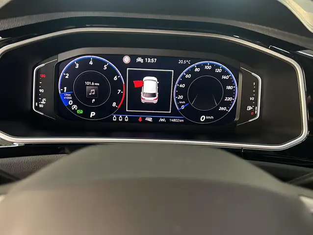 Volkswagen T-Roc view 7