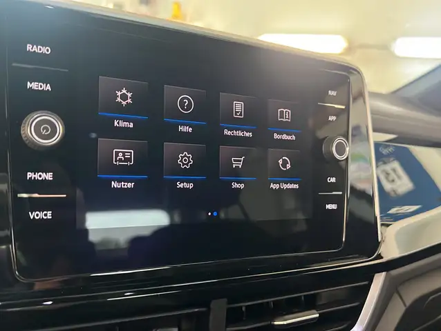 Volkswagen T-Roc view 12