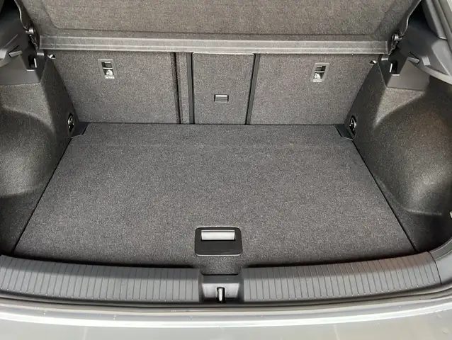 Volkswagen T-Roc view 17