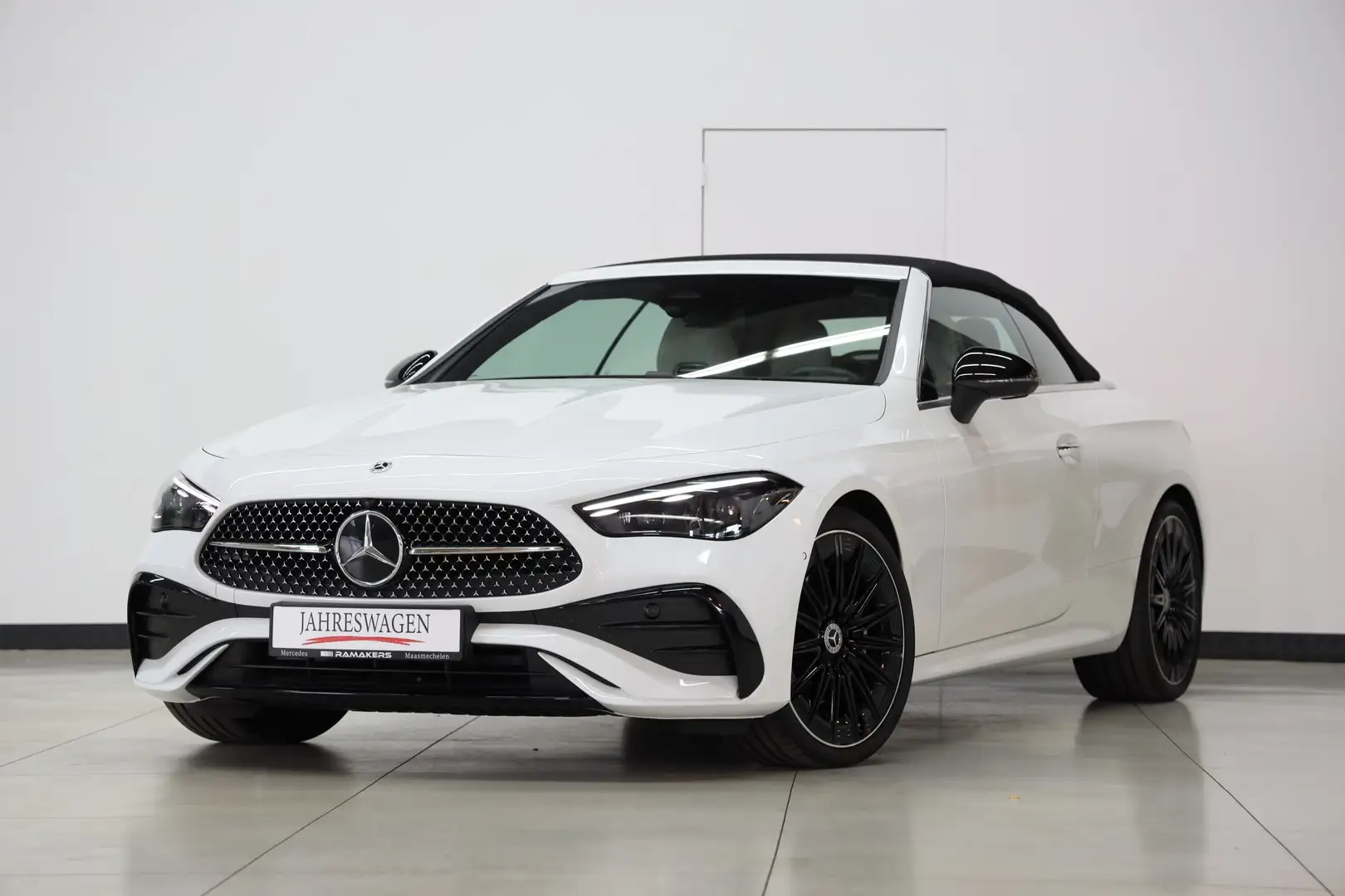 Mercedes-Benz CLE 200 Cabrio AMG Premium Plus Night 20" *BEIGE LEDER* Blanco - 1