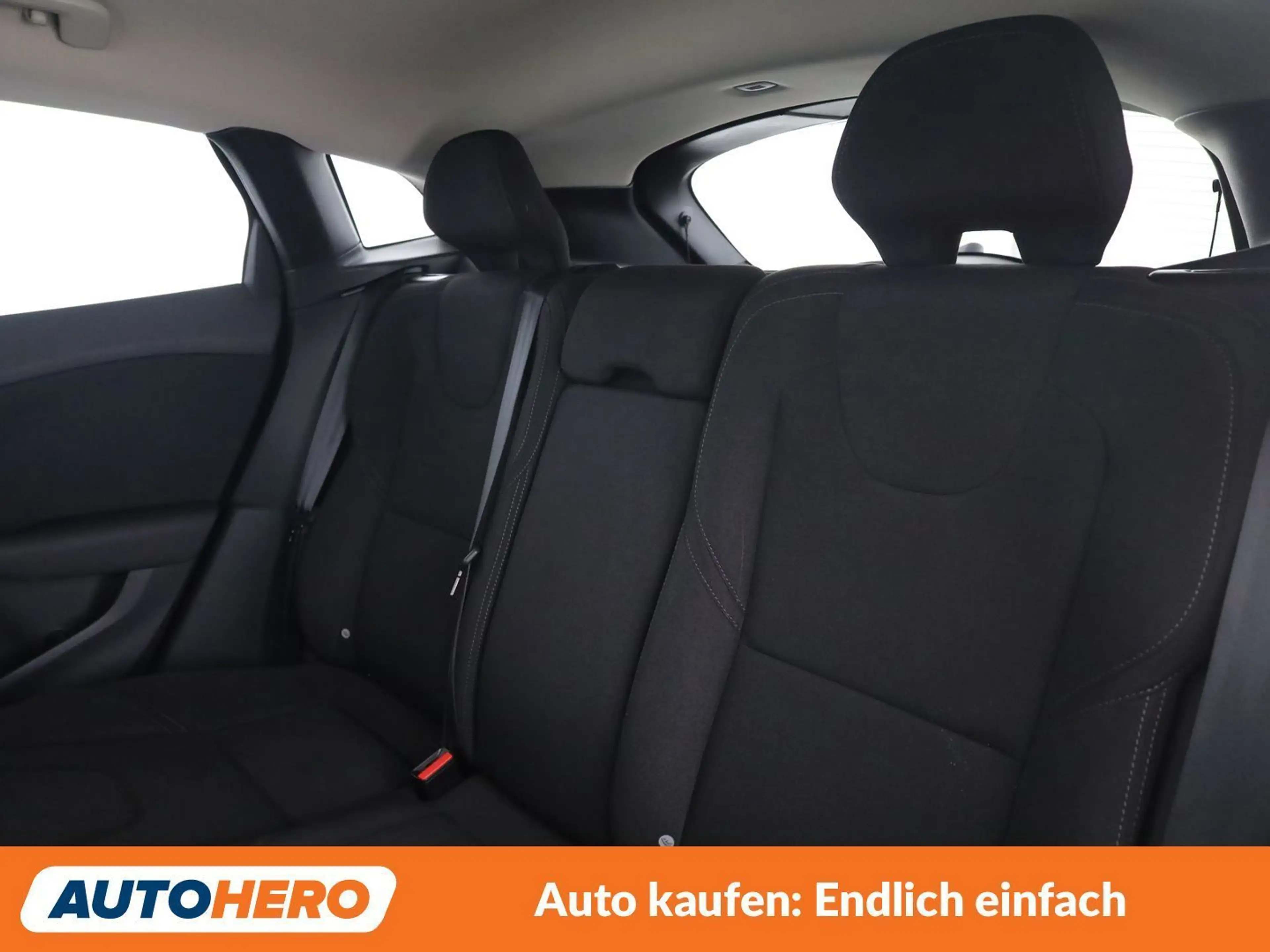 Volvo V40 Cross Country 2.0 D2 — photo 14