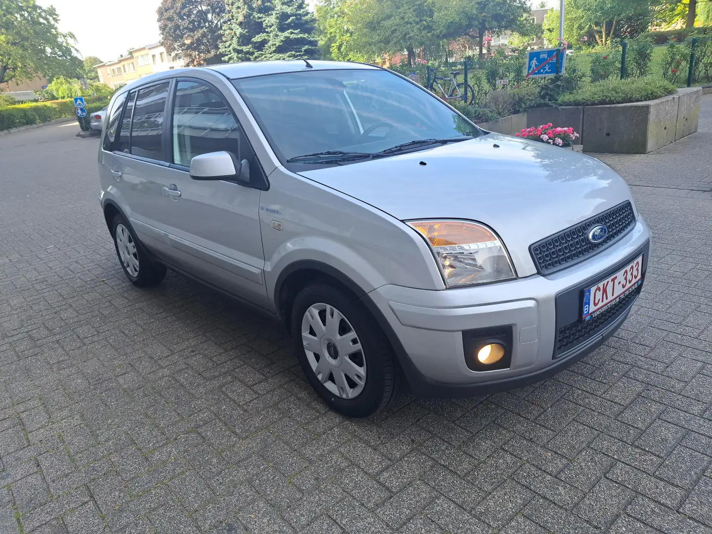 Ford Fusion Fusion 1.4i Ghia Durashift Silber - 1