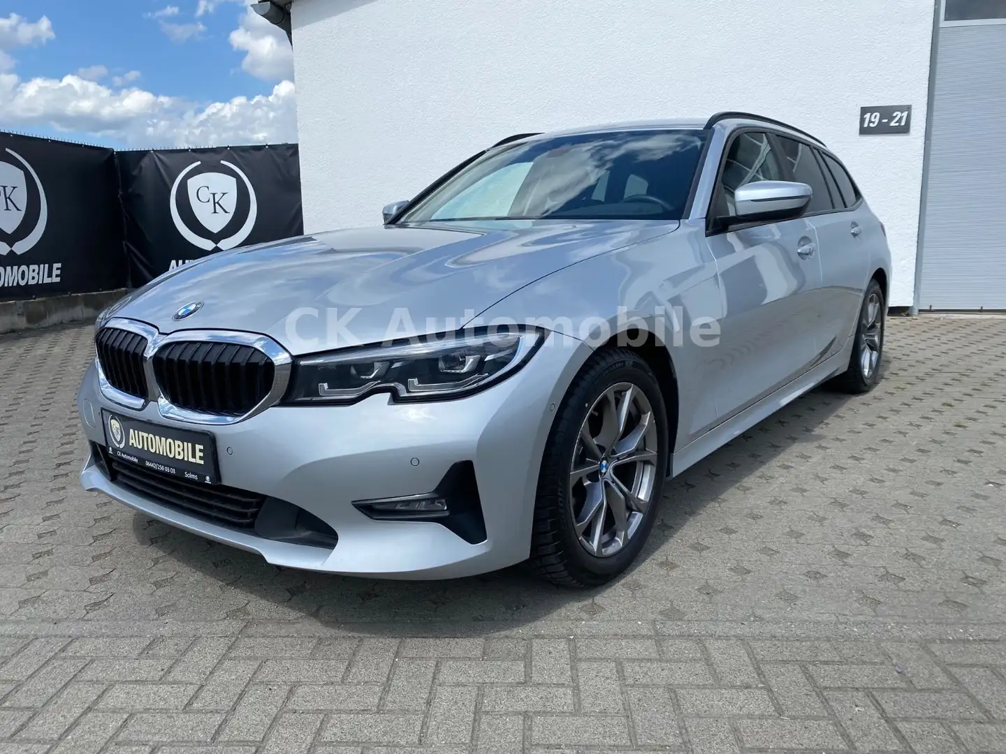 BMW 320 d Advantage Touring/Navi/Kamera/LED/Tempomat Silber - 1