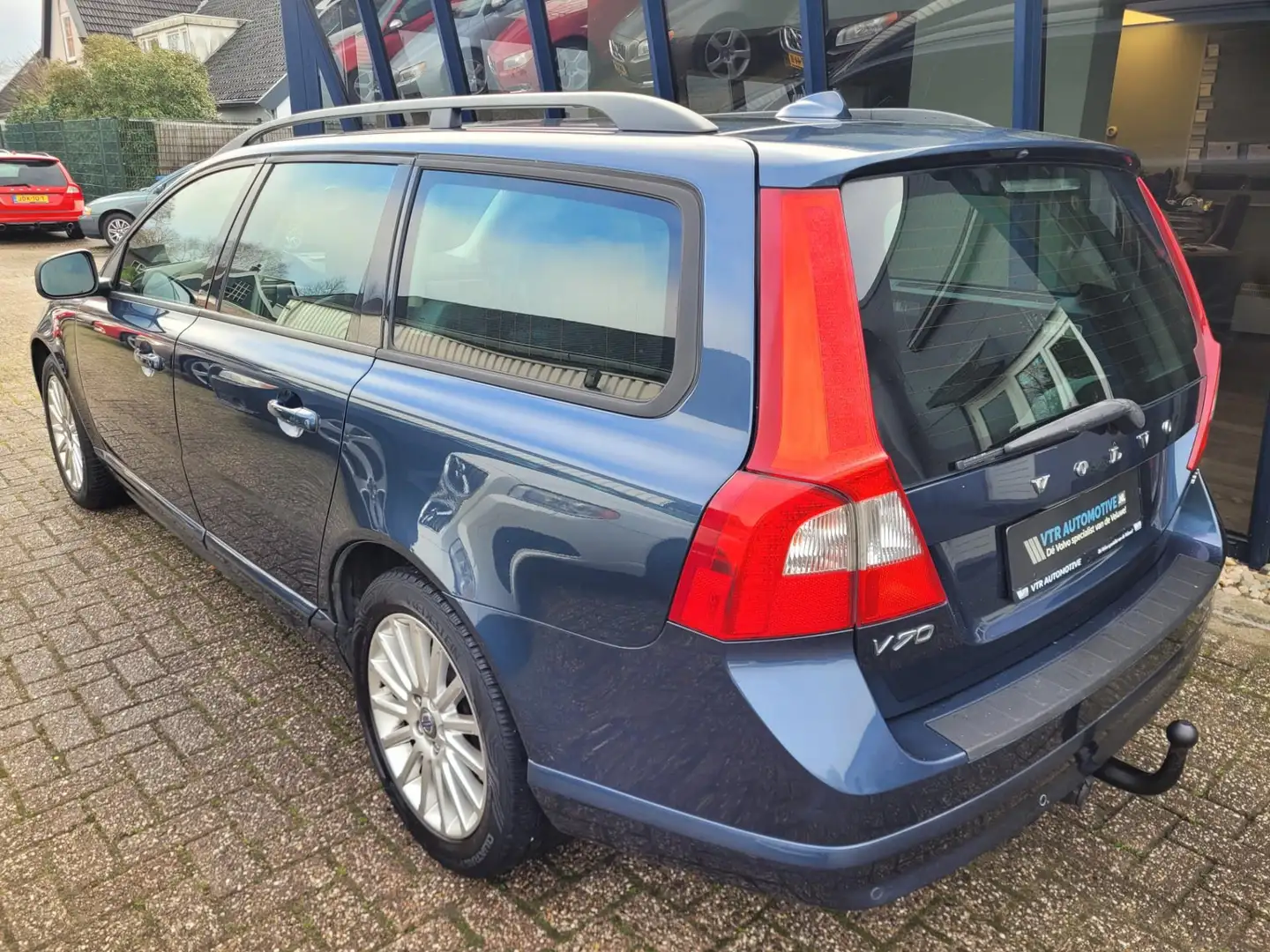 Volvo V70 2.5T Momentum LEER / NAVI / YOUNGTIMER Blauw - 2