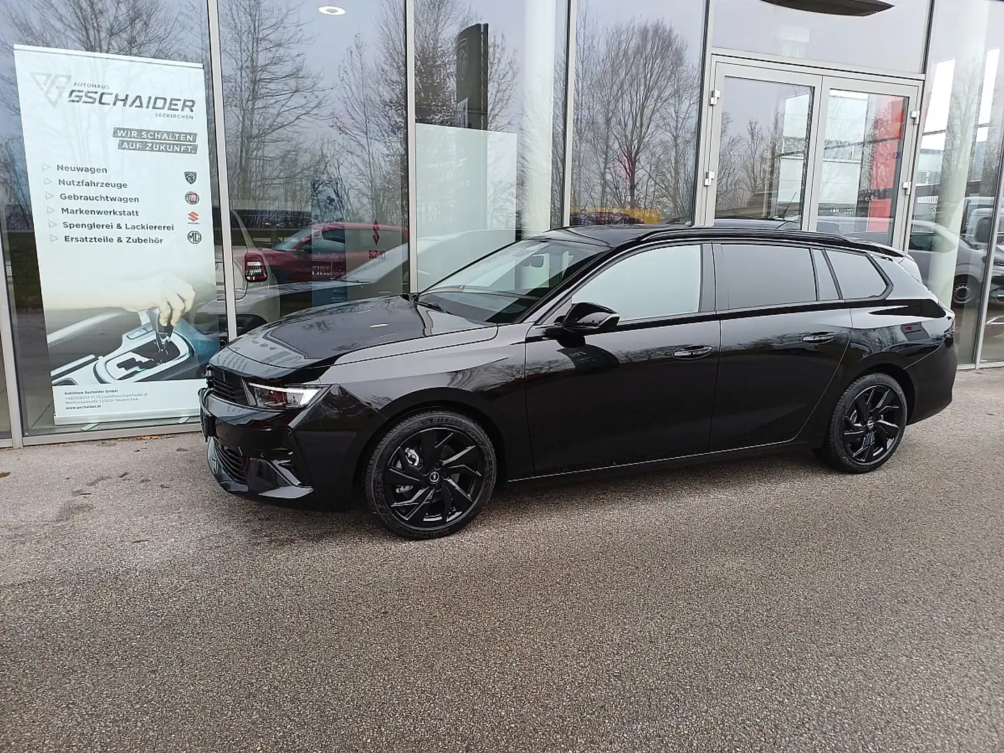 Opel Astra ST 1,2 Turbo GS Aut. Schwarz - 1