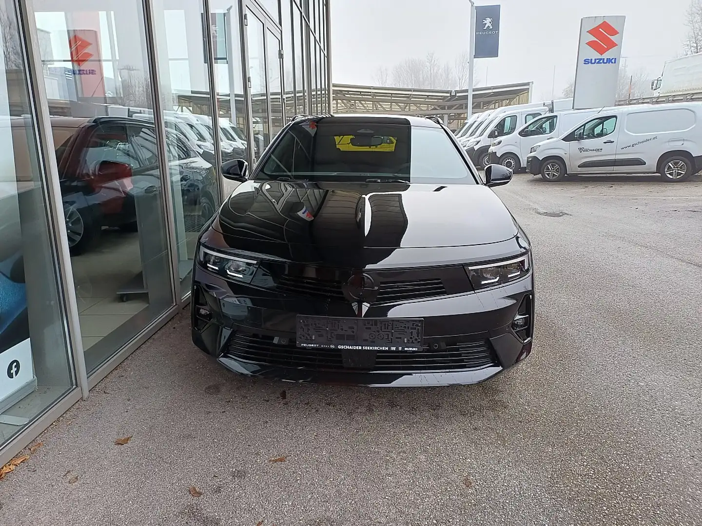 Opel Astra ST 1,2 Turbo GS Aut. Schwarz - 2