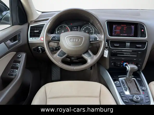 Audi Q5 view 10