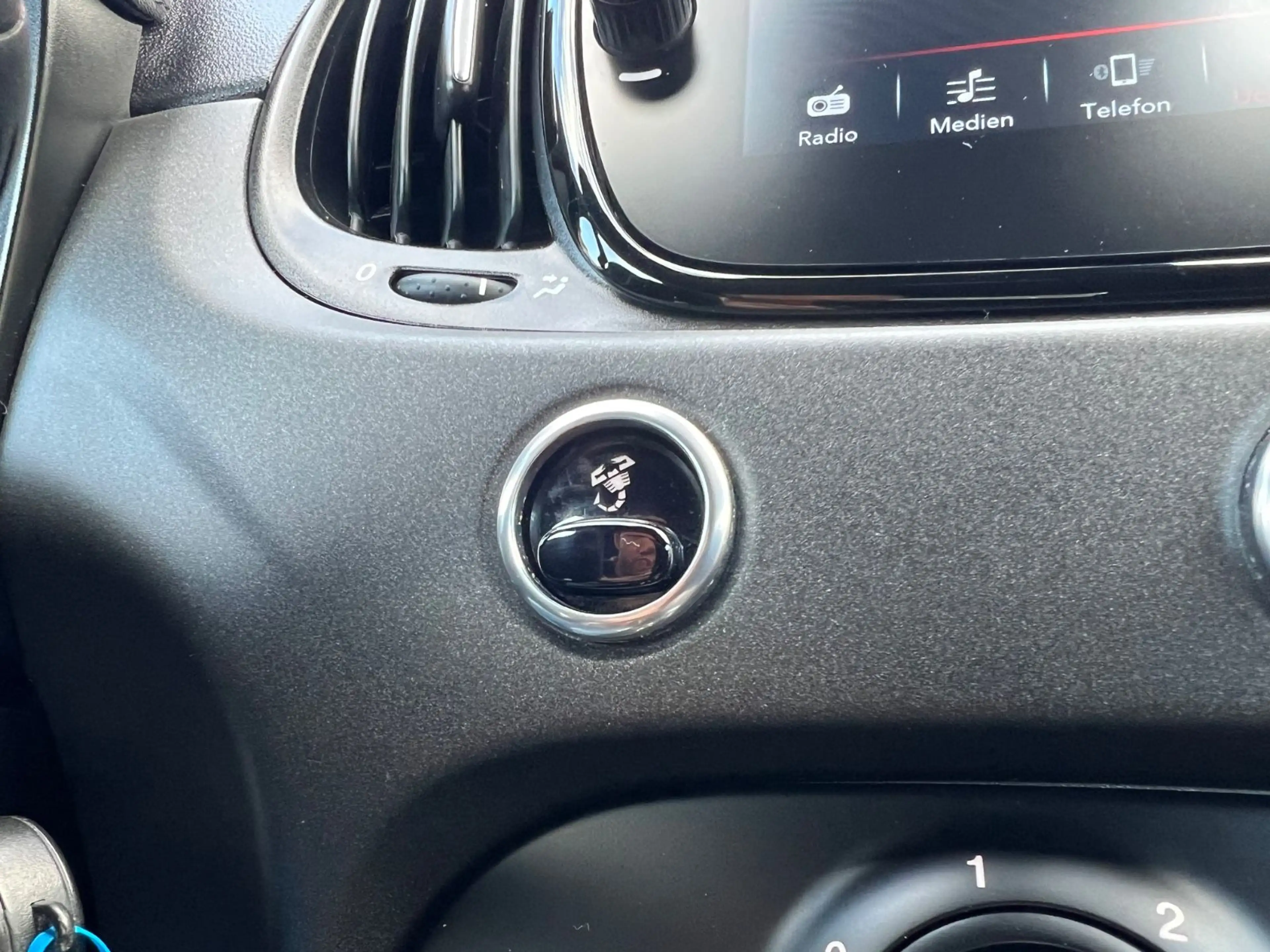Abarth 695 1.4 T-Jet*SCHALENSITZE*ALCANTARA*CARPLAY* — photo 12