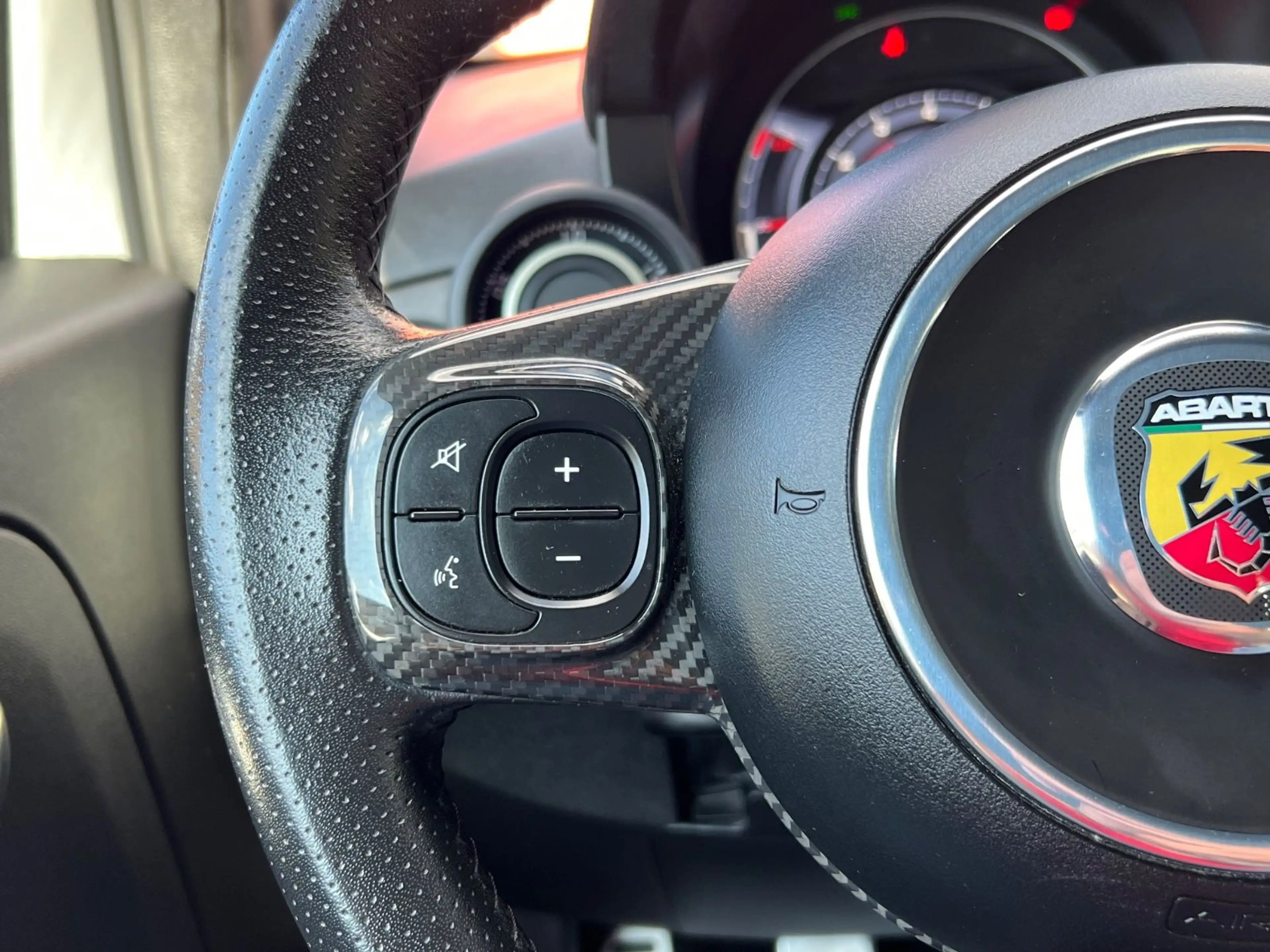 Abarth 695 1.4 T-Jet*SCHALENSITZE*ALCANTARA*CARPLAY* — photo 13