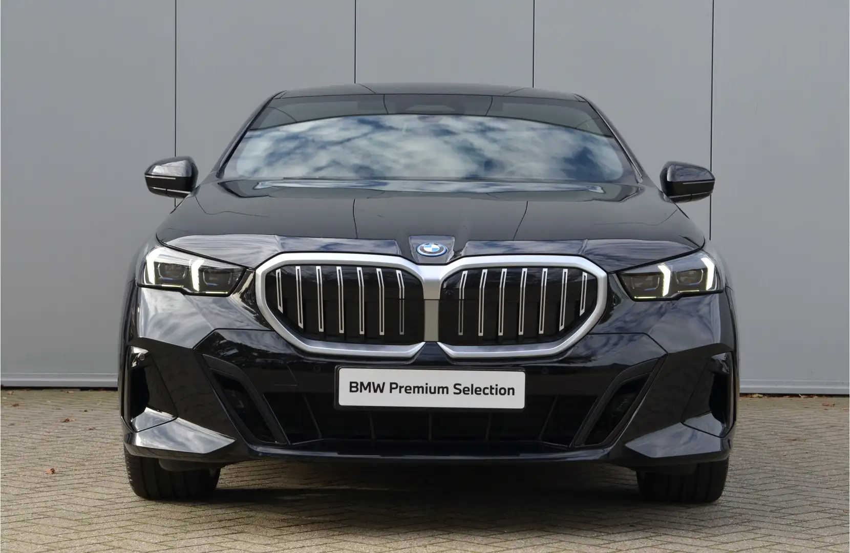 BMW 550 5 Serie 550e xDrive M Sport Automaat / Trekhaak / Noir - 2