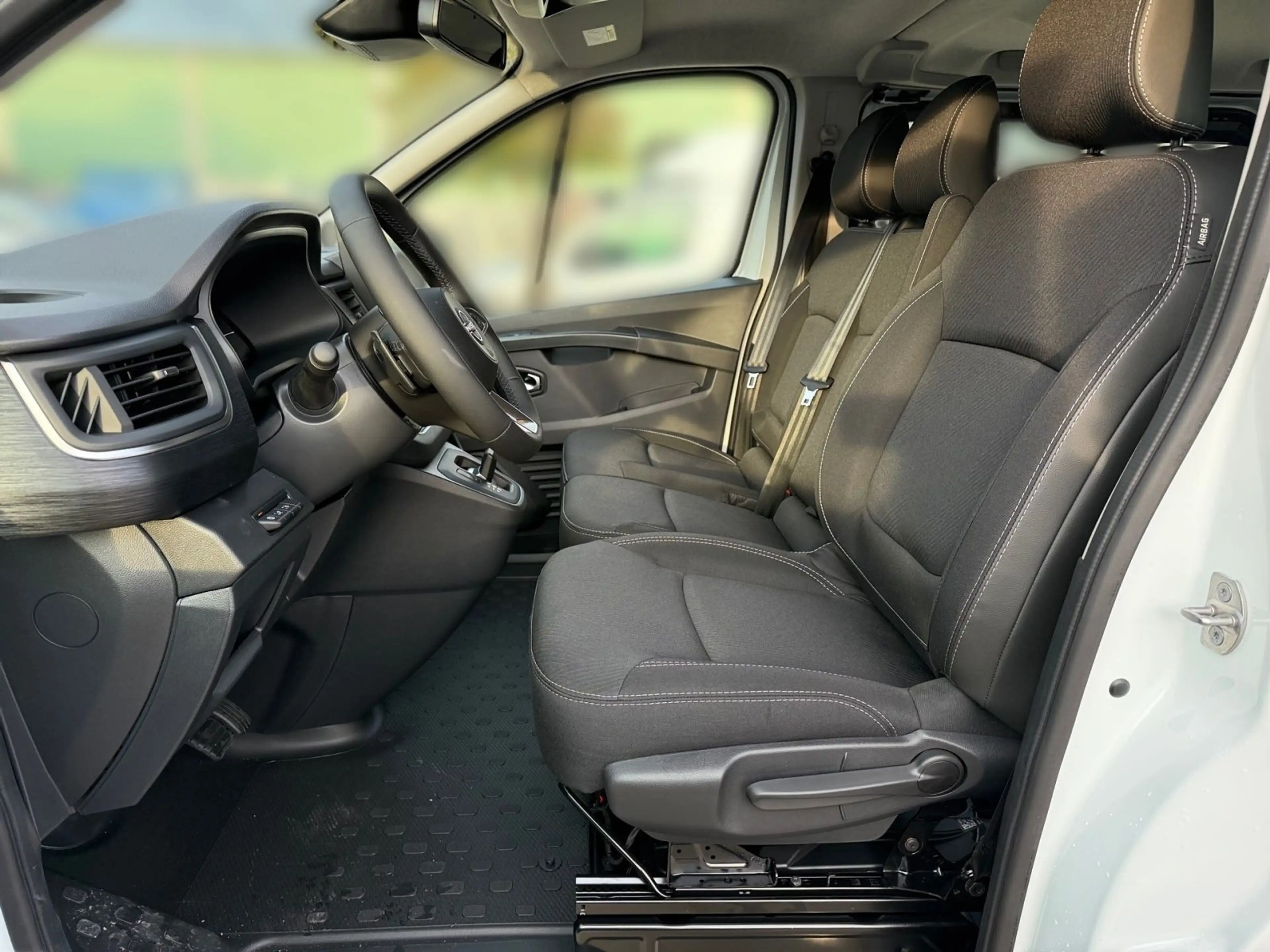 Nissan Primastar 2,8t dCI 150 L1H1 N-Connecta 9 Sitzer — photo 12