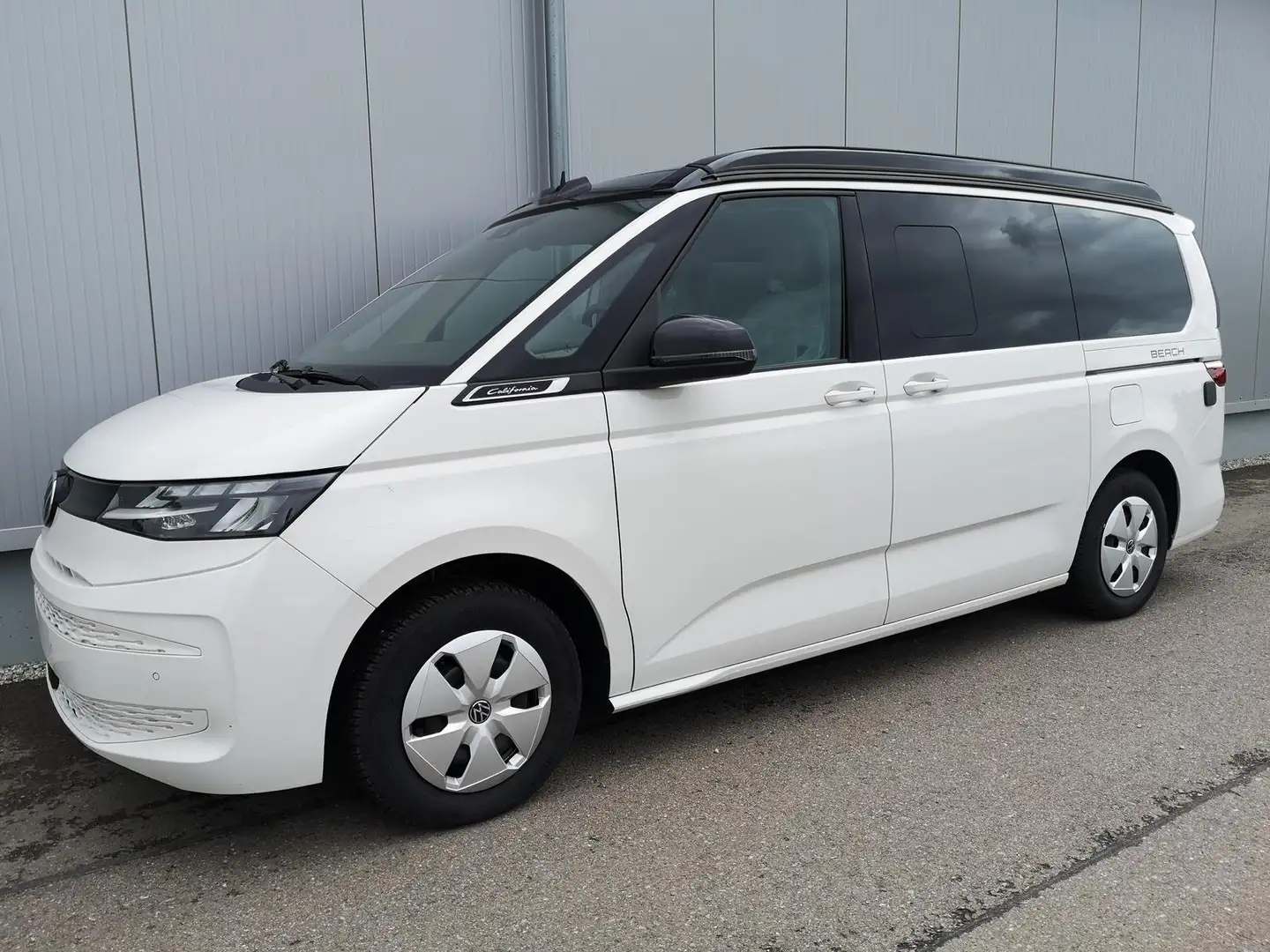 Volkswagen T7 California T7 2.0TDI DSG California Beach Camper GV5 Lite Wit - 1