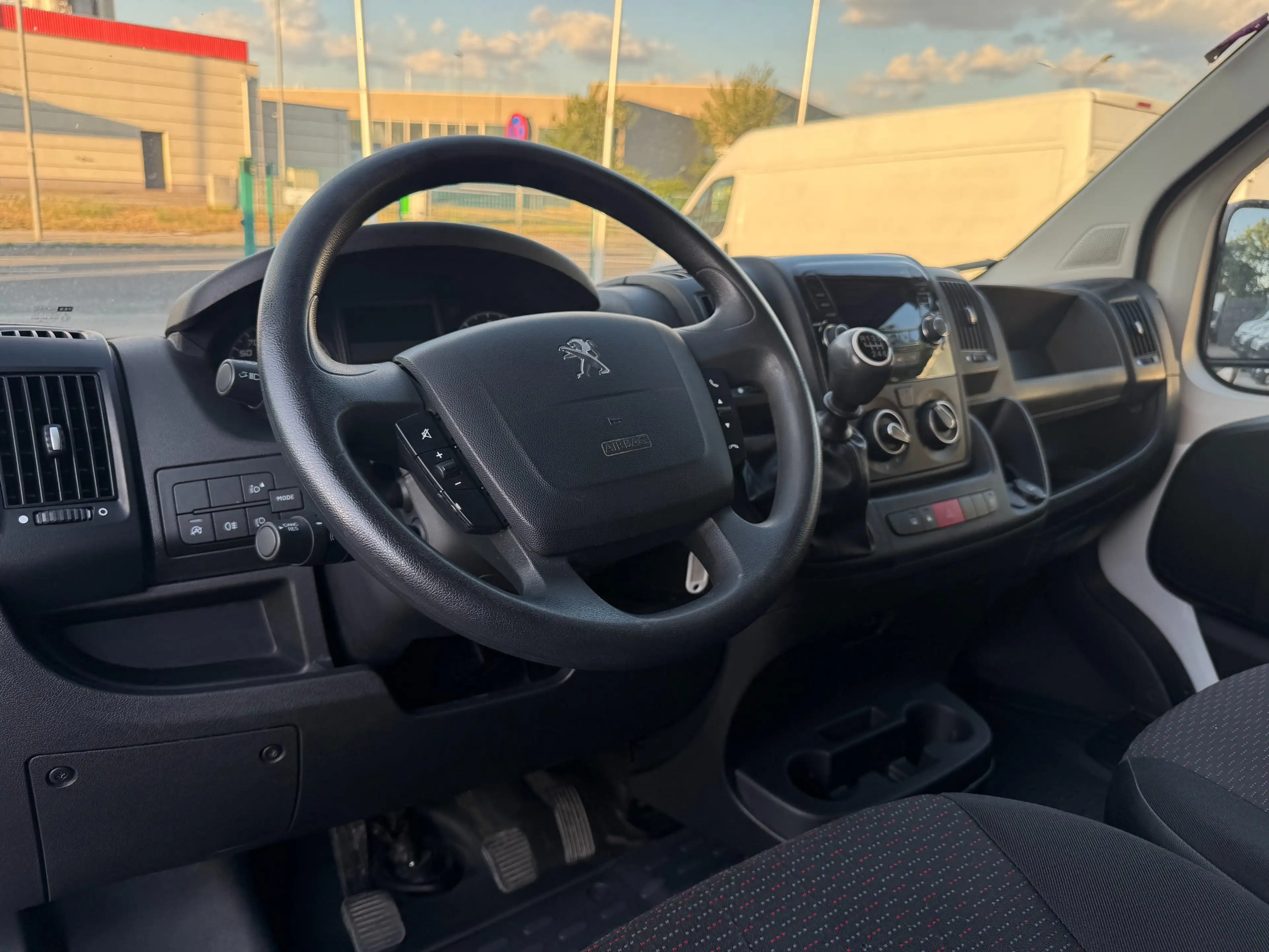 Peugeot Boxer L4H3 35+ 140 TÜV/Service *Netto 14.575€* — photo 3