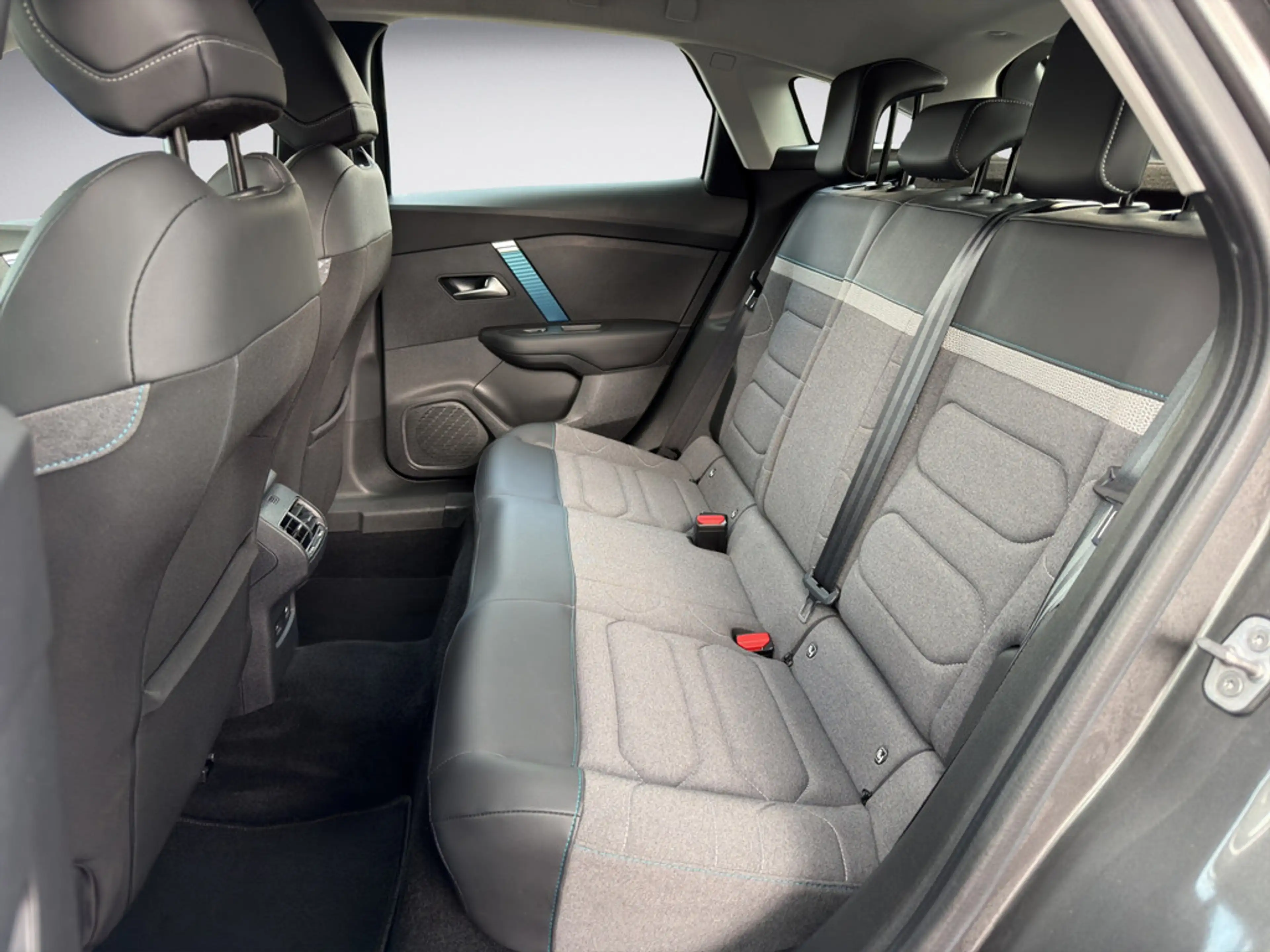 Citroen E-C4 Electric — photo 10