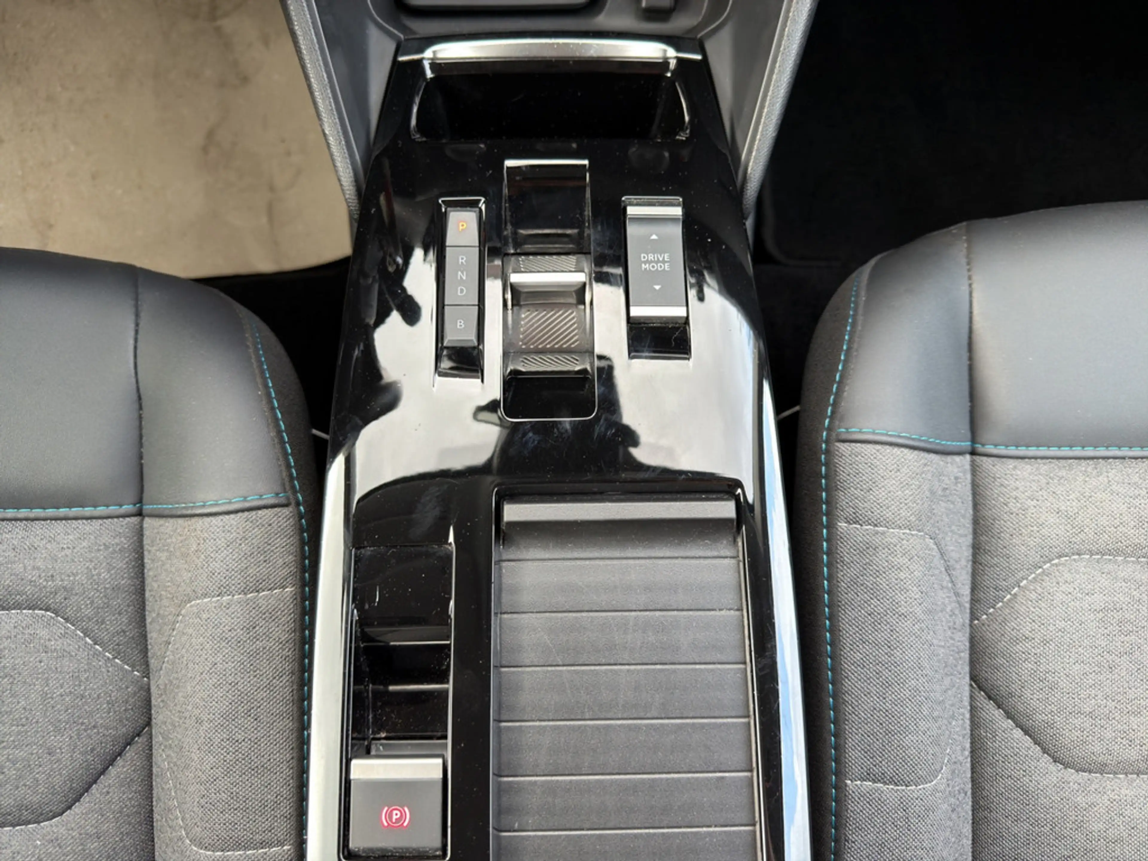 Citroen E-C4 Electric — photo 12