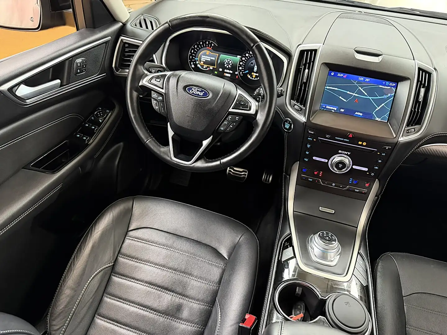 Ford Galaxy 2,0 EcoBlue SCR AWD Vignale Aut. Schwarz - 2