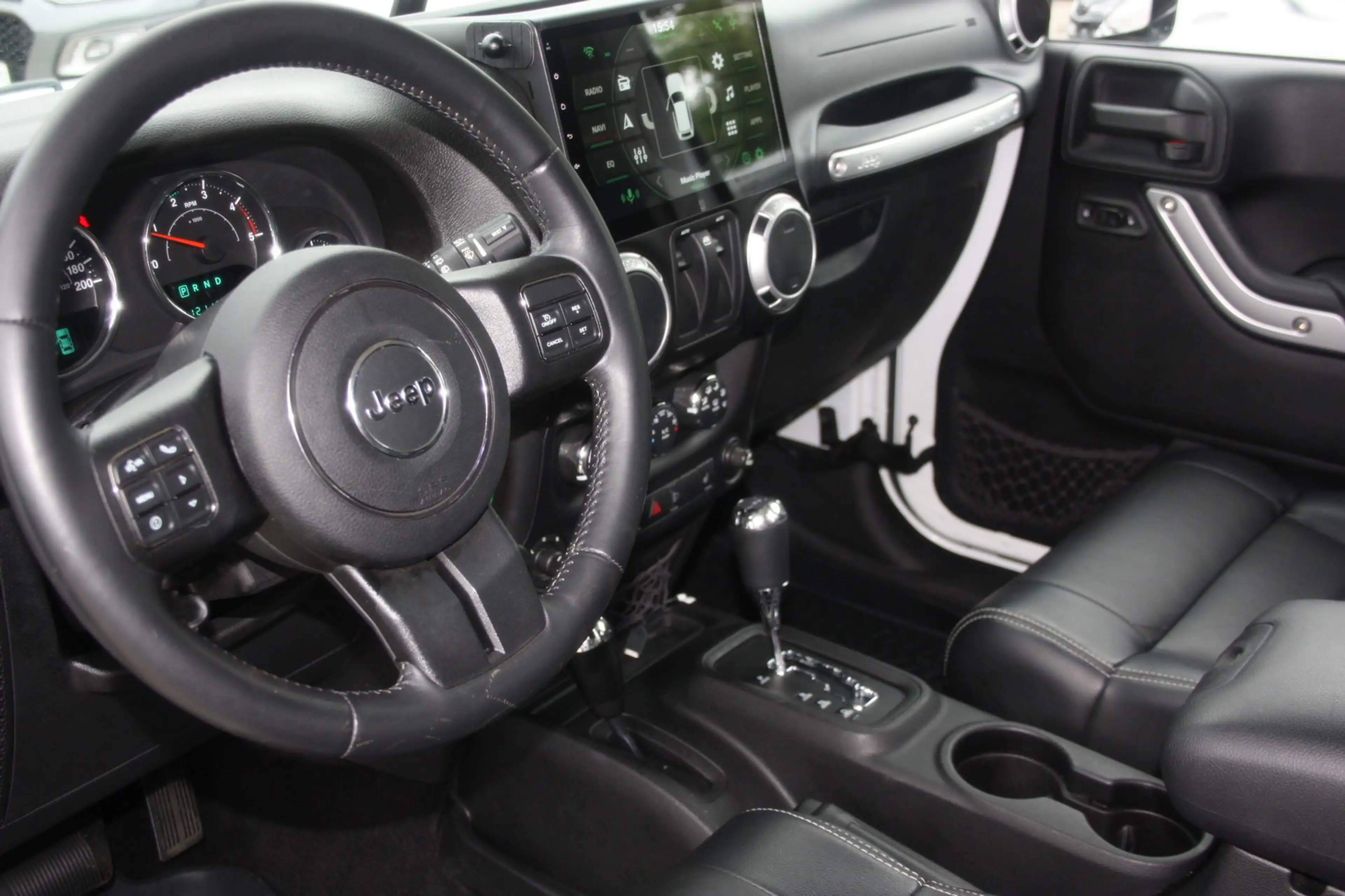 Jeep Wrangler 2.8 SAHARA 4x4 Autom. Navi/Kam/Leder — photo 10