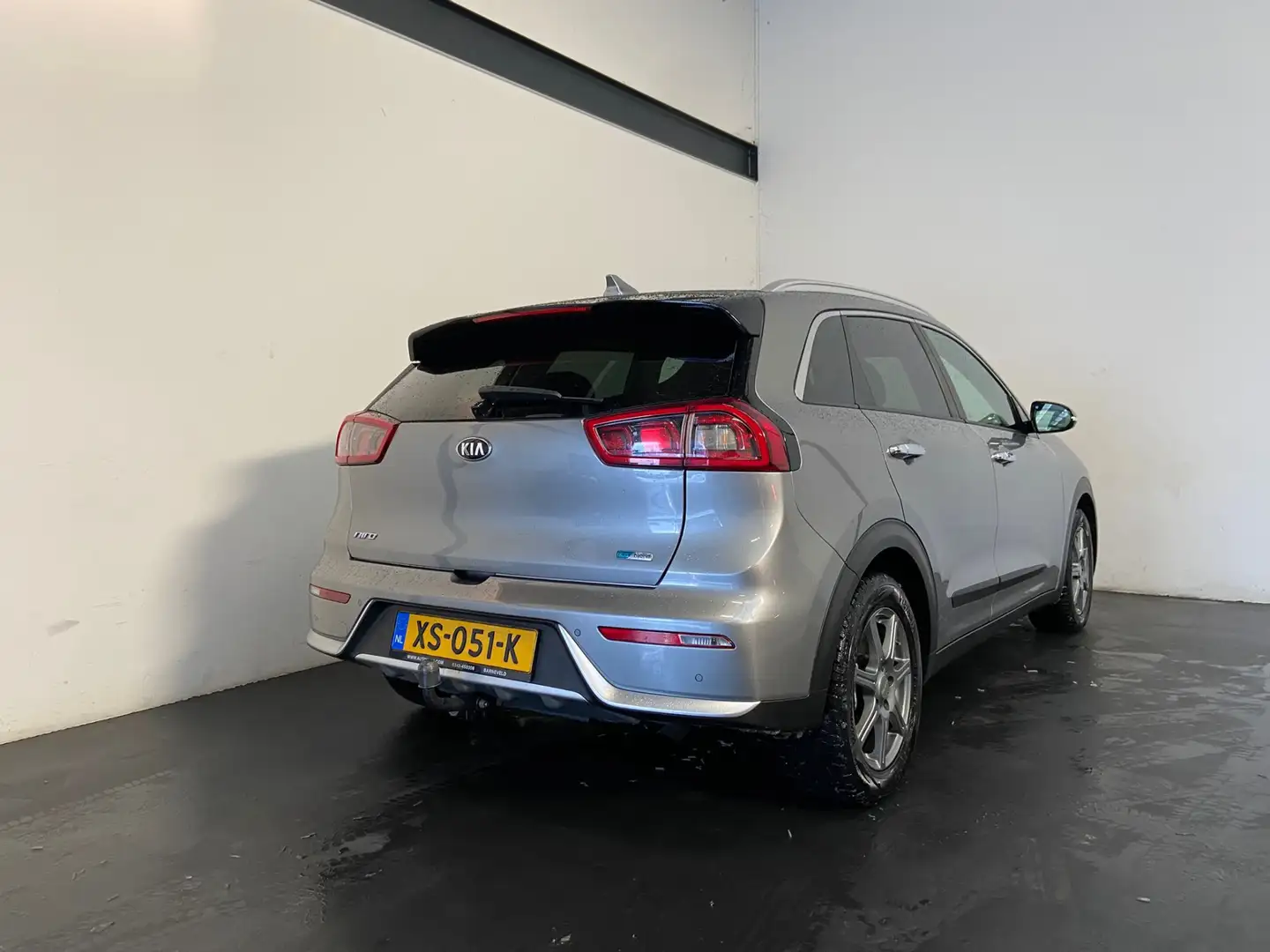 Kia Niro 1.6 GDi Hybrid ExecutiveLine. Trekhaak. Leder! Grau - 2