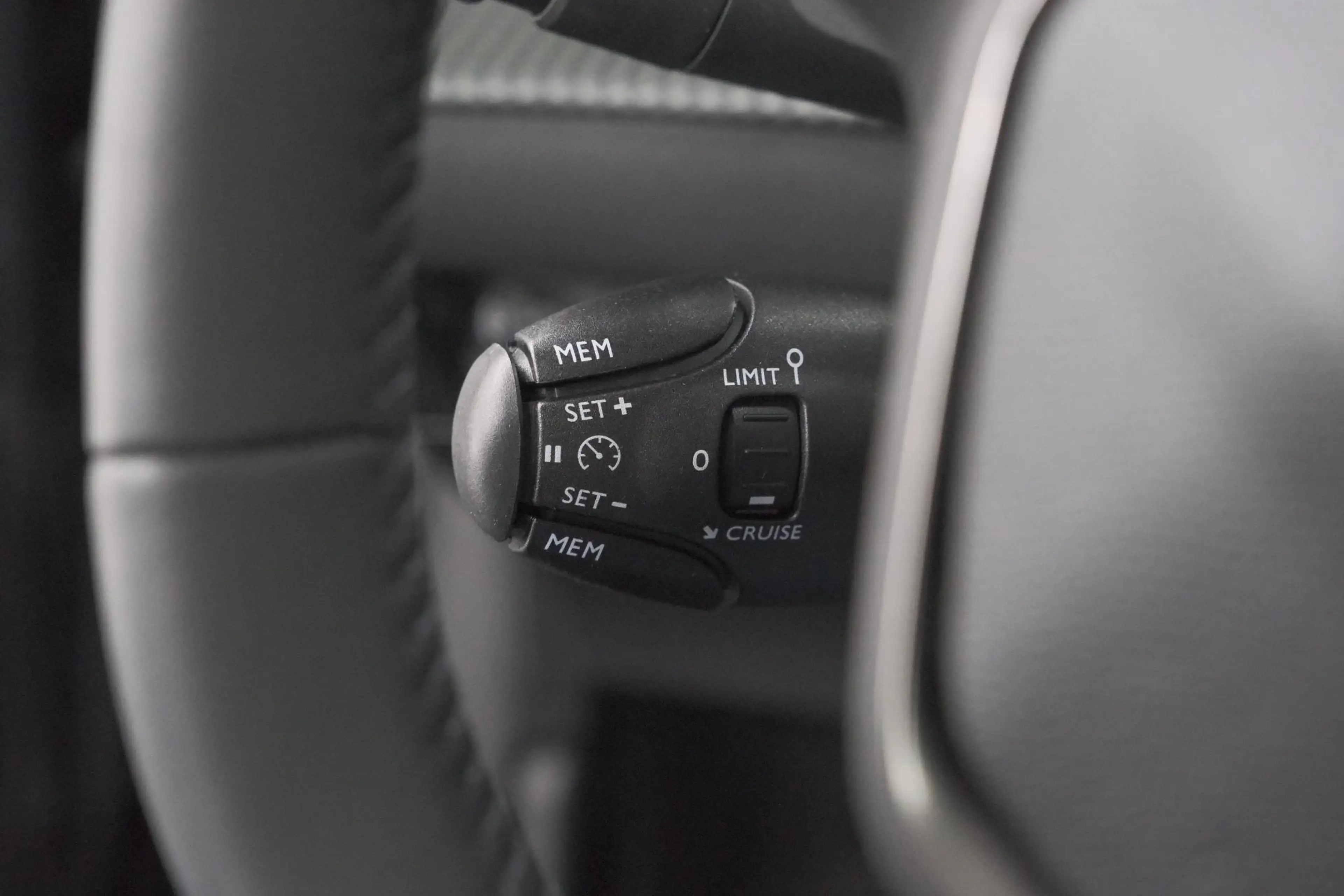 Peugeot e-208 EV Allure 50 kWh | 98,9% SOH | 11 KW Lader | Navig — photo 3