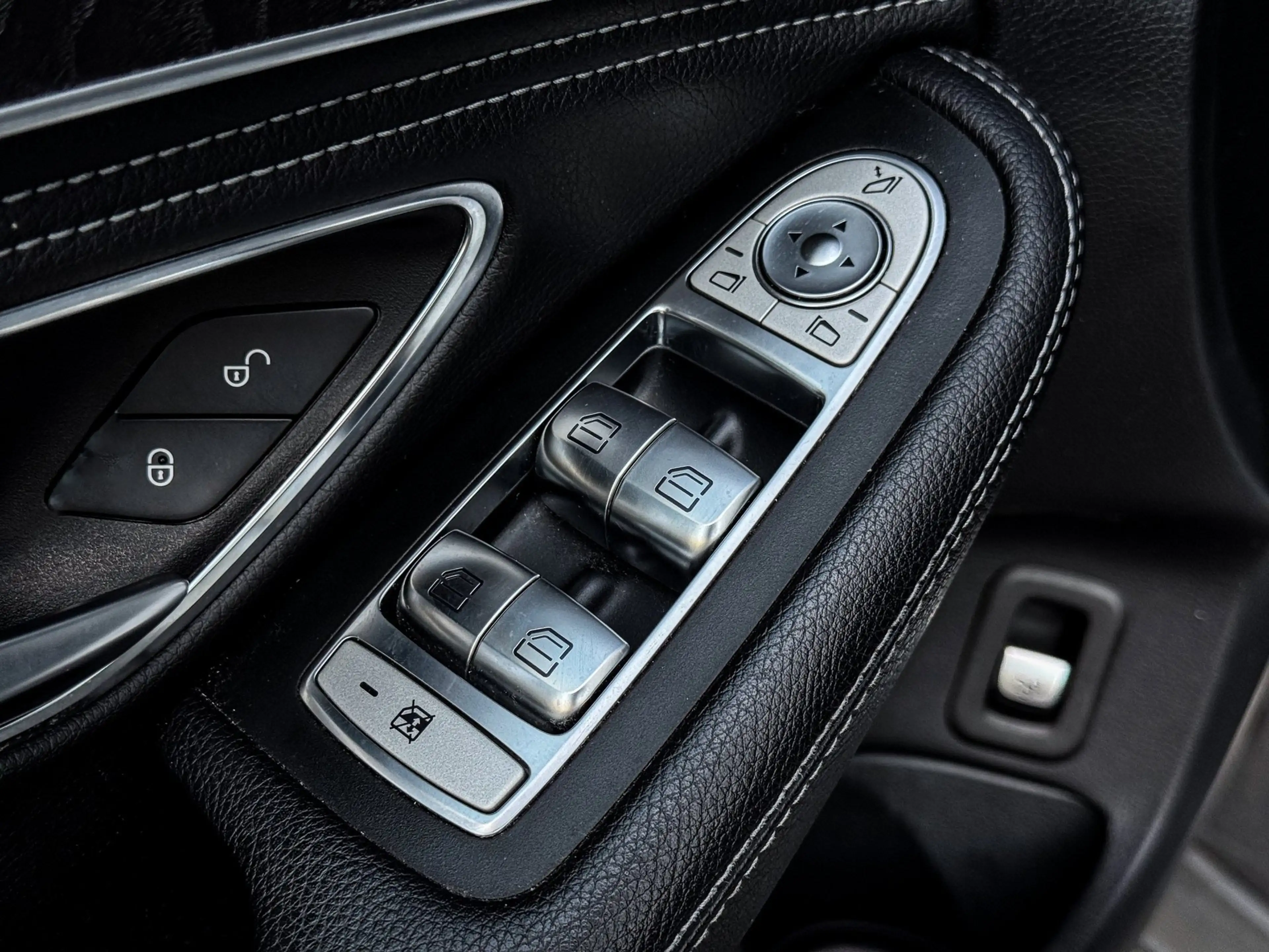 Mercedes-Benz C 350 Estate C350e AMG BURMESTER/LEDER/19''/CAMERA/KEYLE — photo 8