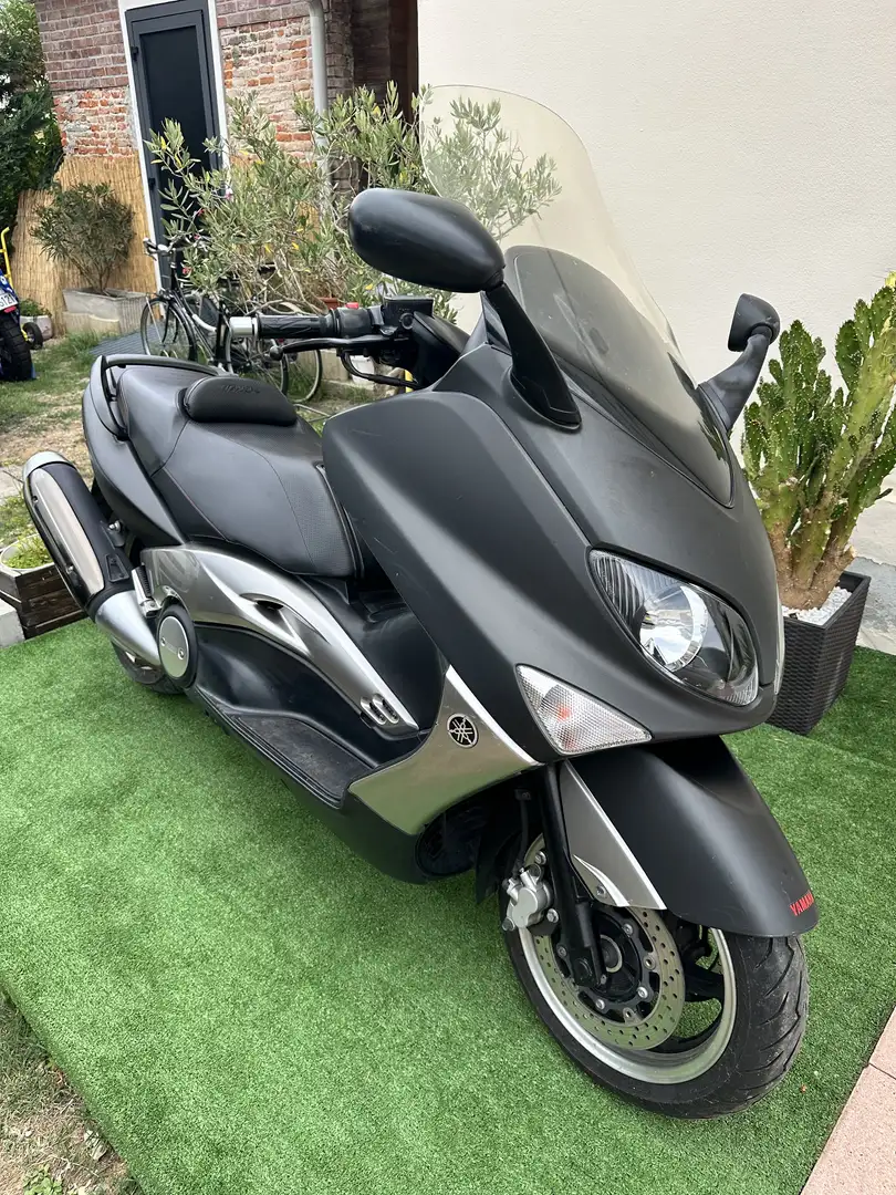 Yamaha TMAX 500 nero opaco rifiniture rosse - 1