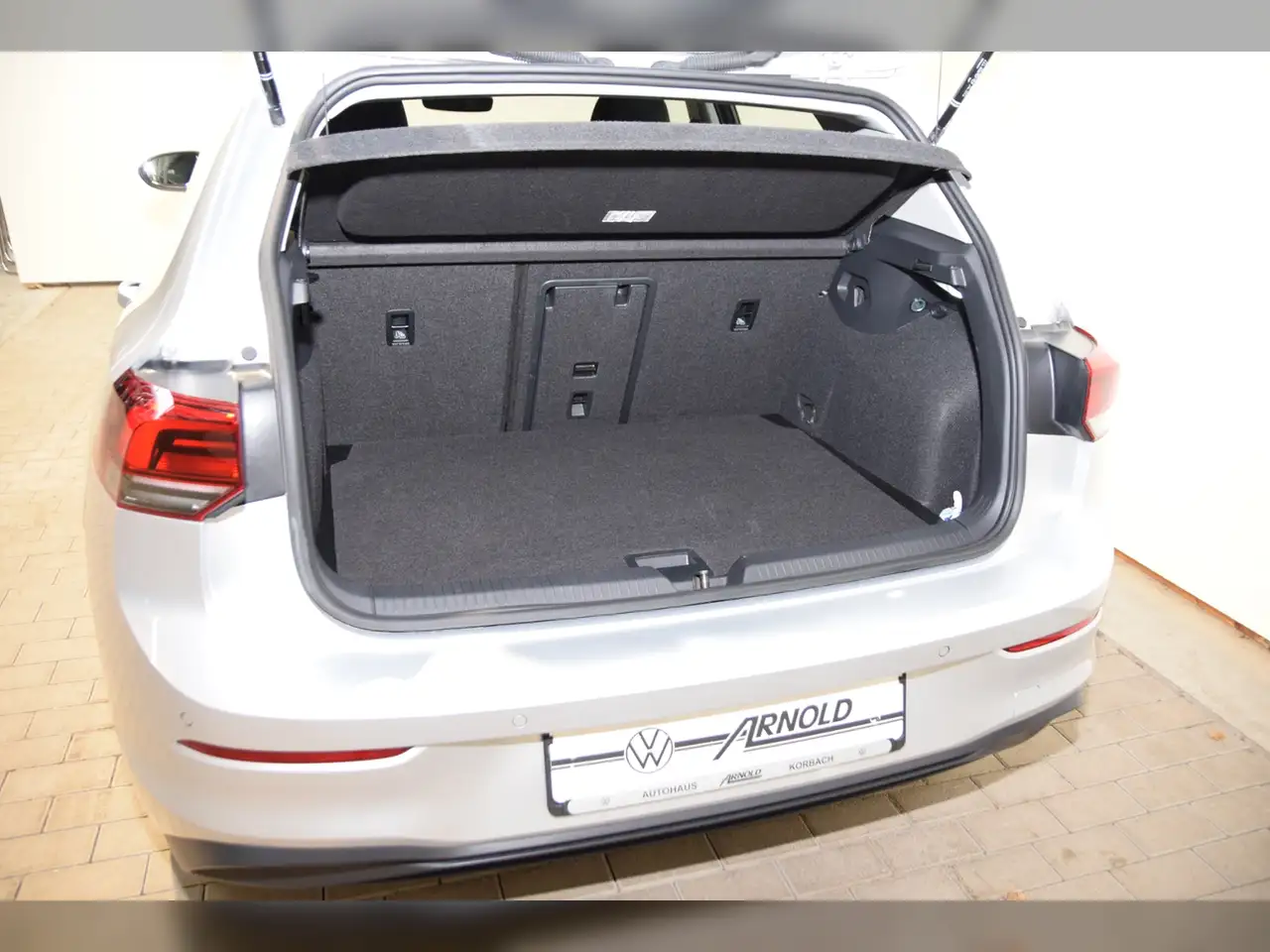 Volkswagen Golf VIII TSI Life LED - Navi 7