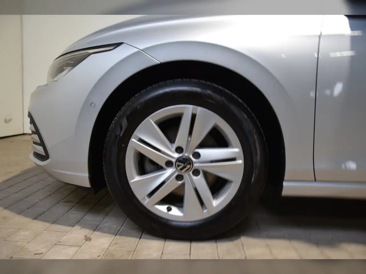 Volkswagen Golf VIII TSI Life LED - Navi 5