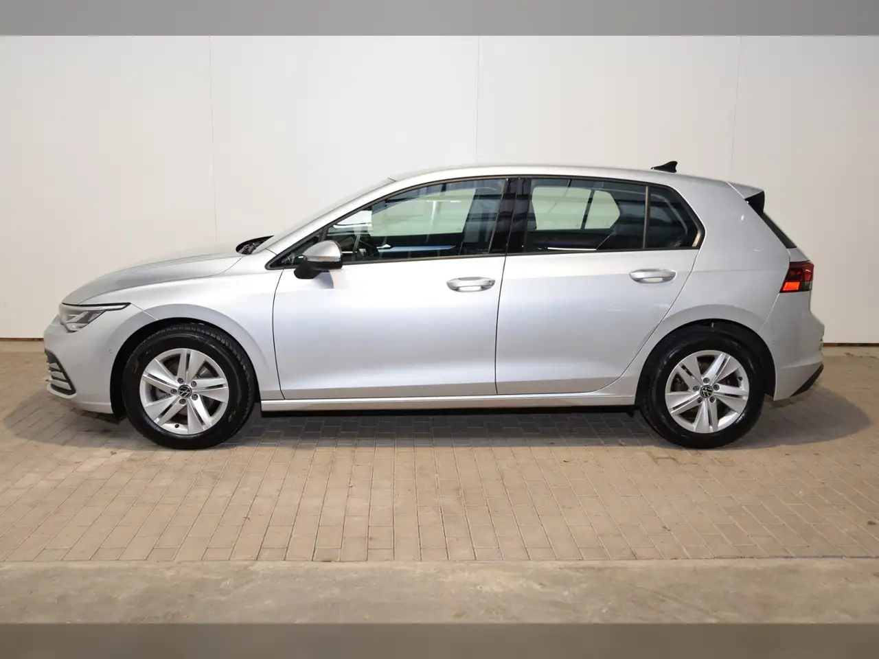 Volkswagen Golf VIII TSI Life LED - Navi 3