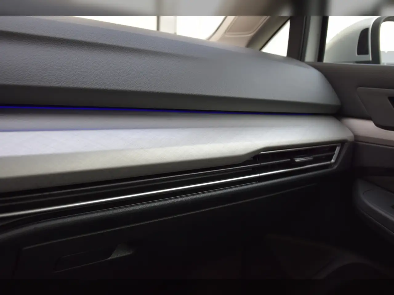 Volkswagen Golf VIII TSI Life LED - Navi 16