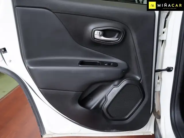 Jeep Renegade view 27
