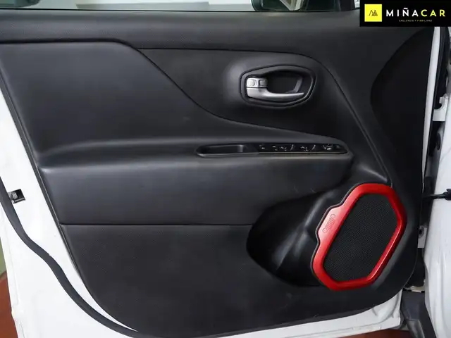Jeep Renegade view 25
