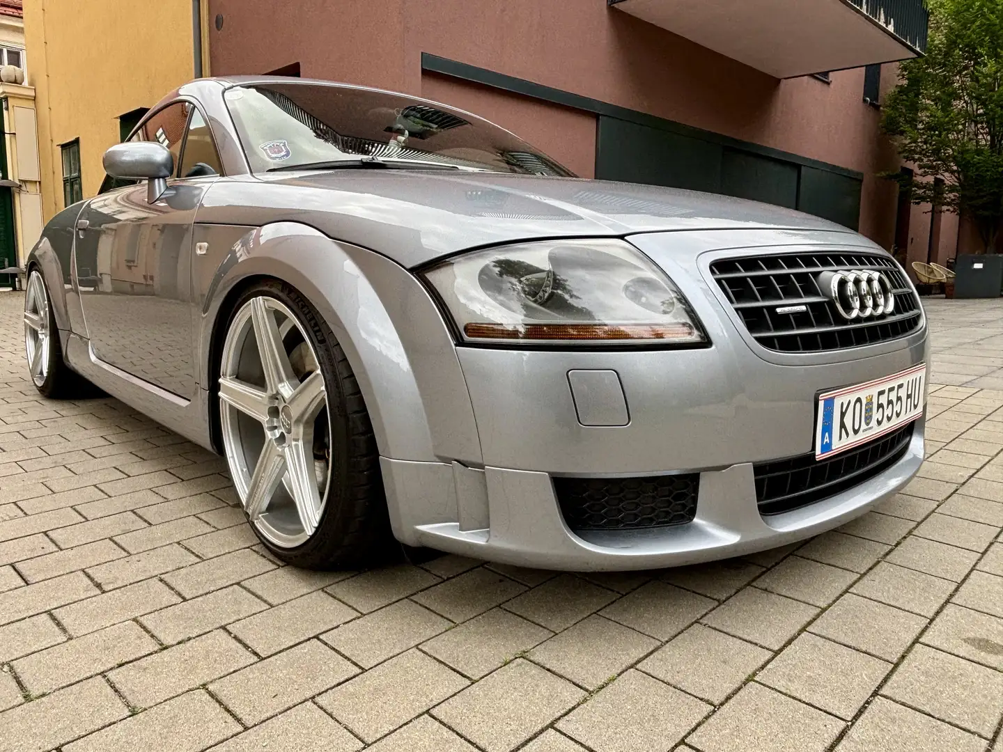 Audi TT 3.2 VR6 quattro Handschalter „Audi Exclusive“ Silber - 1
