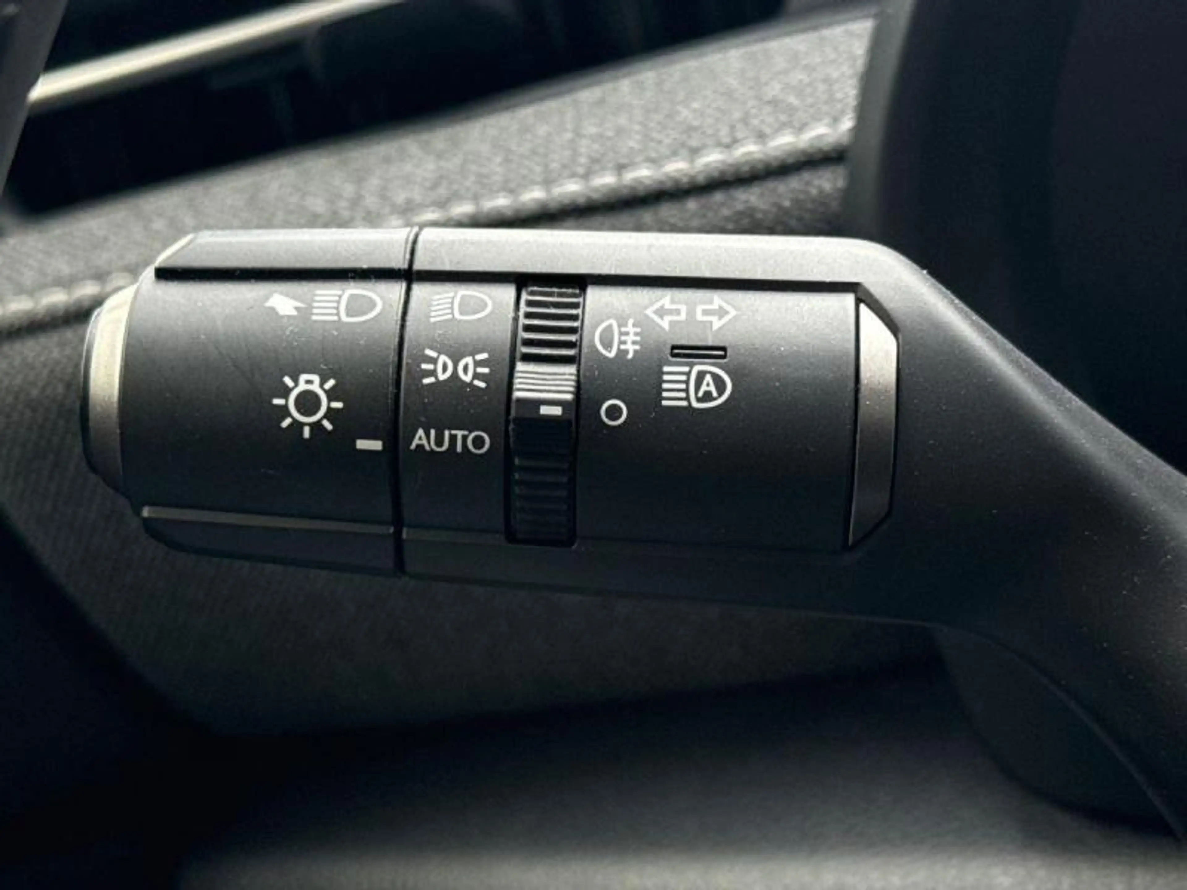 Lexus LBX Base+camera+dab+17inch alu velgen — photo 15