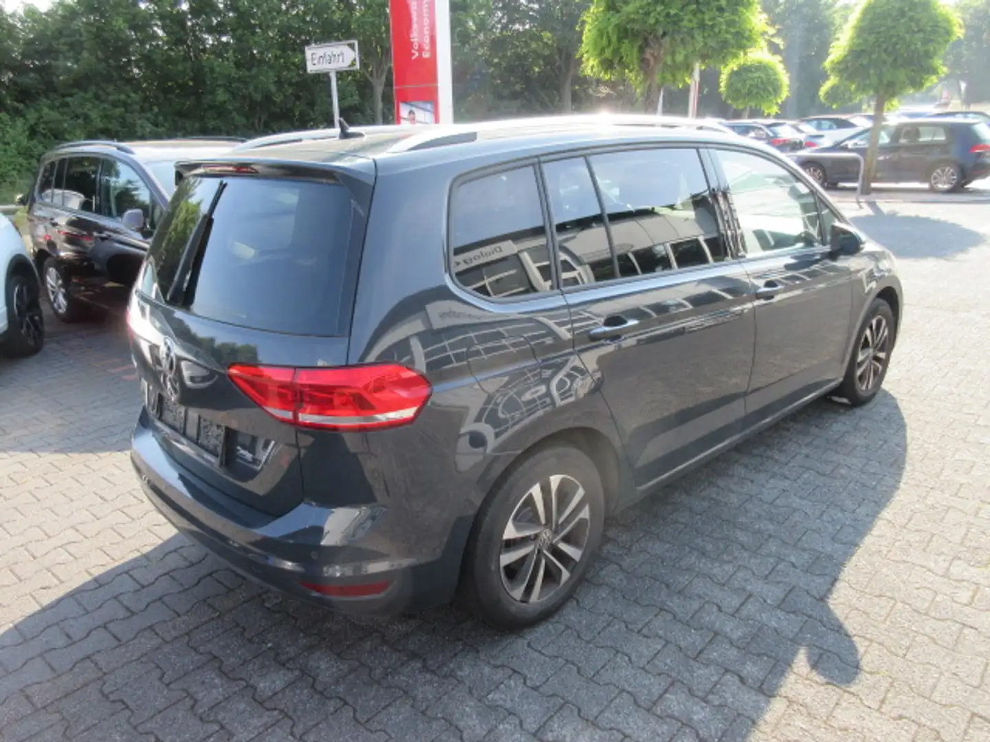 Volkswagen Touran United United 2.0 TDI DSG NAVI AHK PANO ALU APS SITZHZG Grau - 2