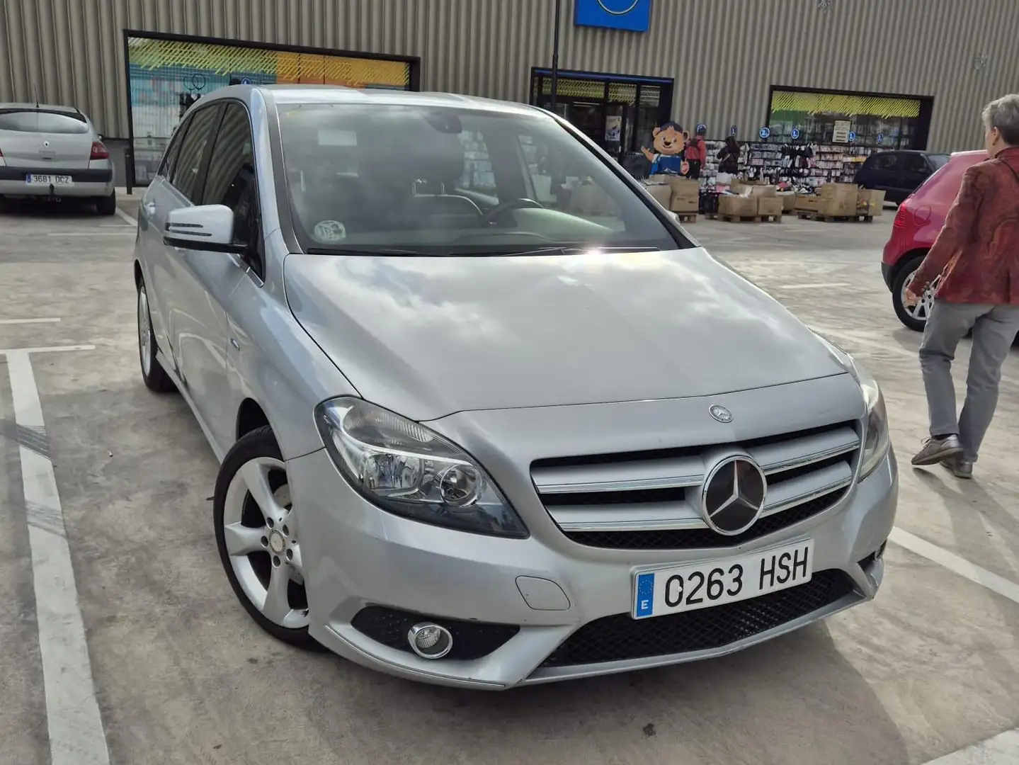 Mercedes-Benz B 180 B 180CDI BE 7G-DCT Plateado - 1
