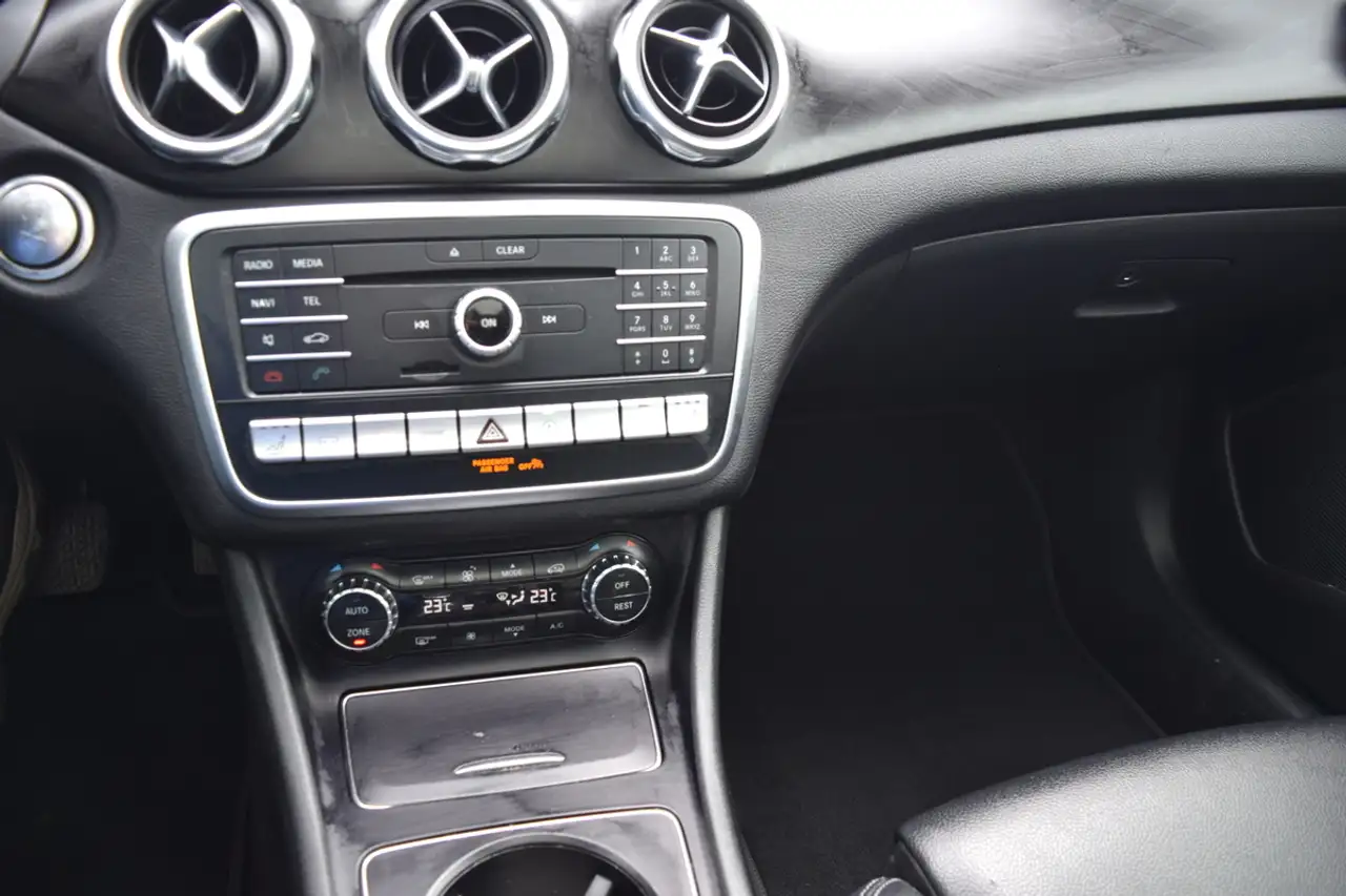 Mercedes-Benz GLA снимка Mercedes-Benz GLA