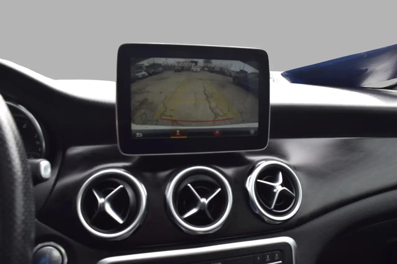 Mercedes-Benz GLA снимка Mercedes-Benz GLA