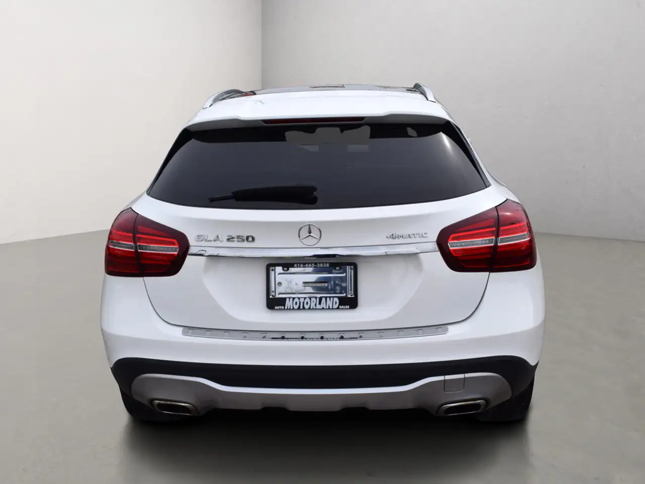 Mercedes-Benz GLA снимка Mercedes-Benz GLA