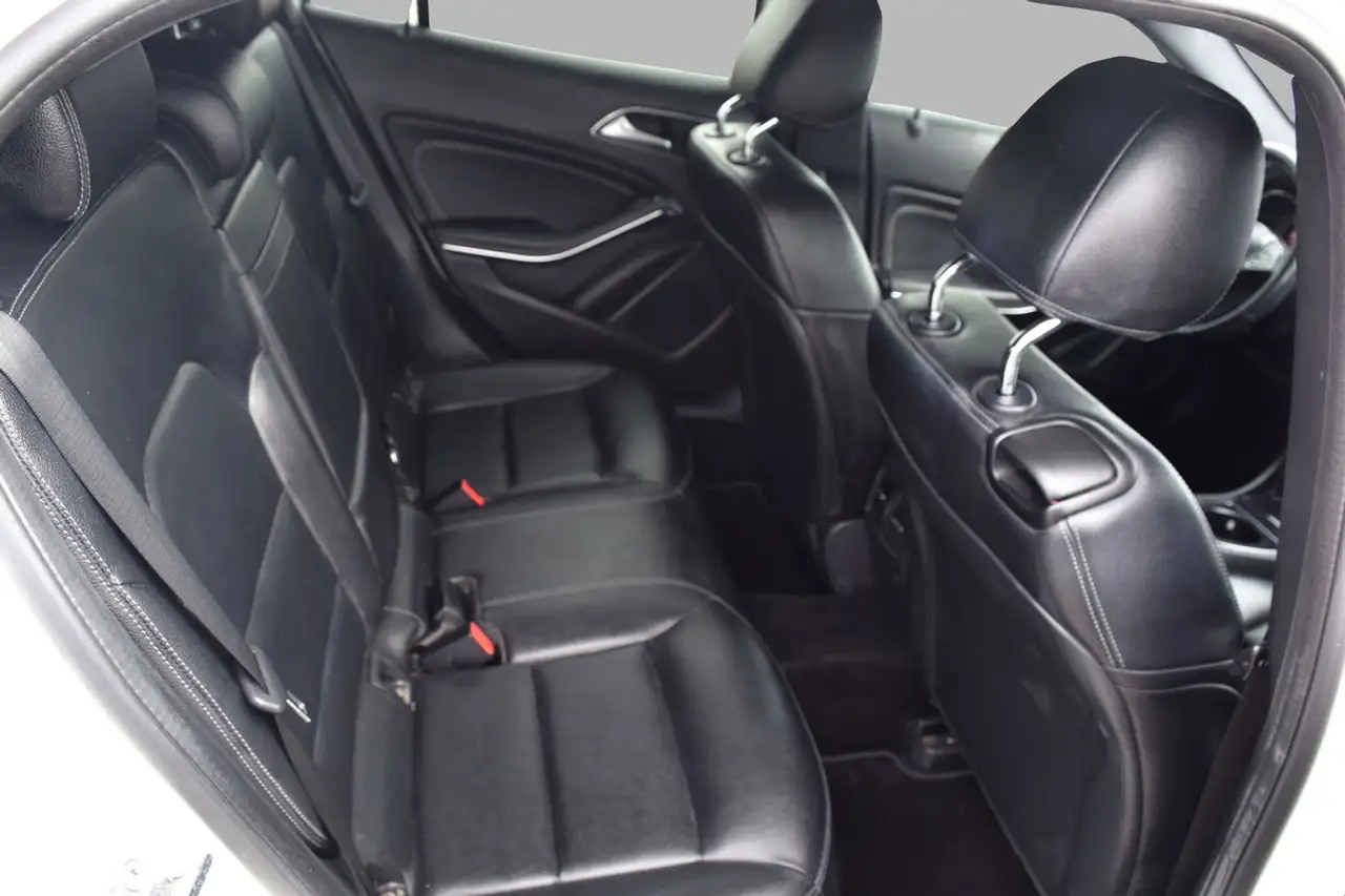 Mercedes-Benz GLA снимка Mercedes-Benz GLA
